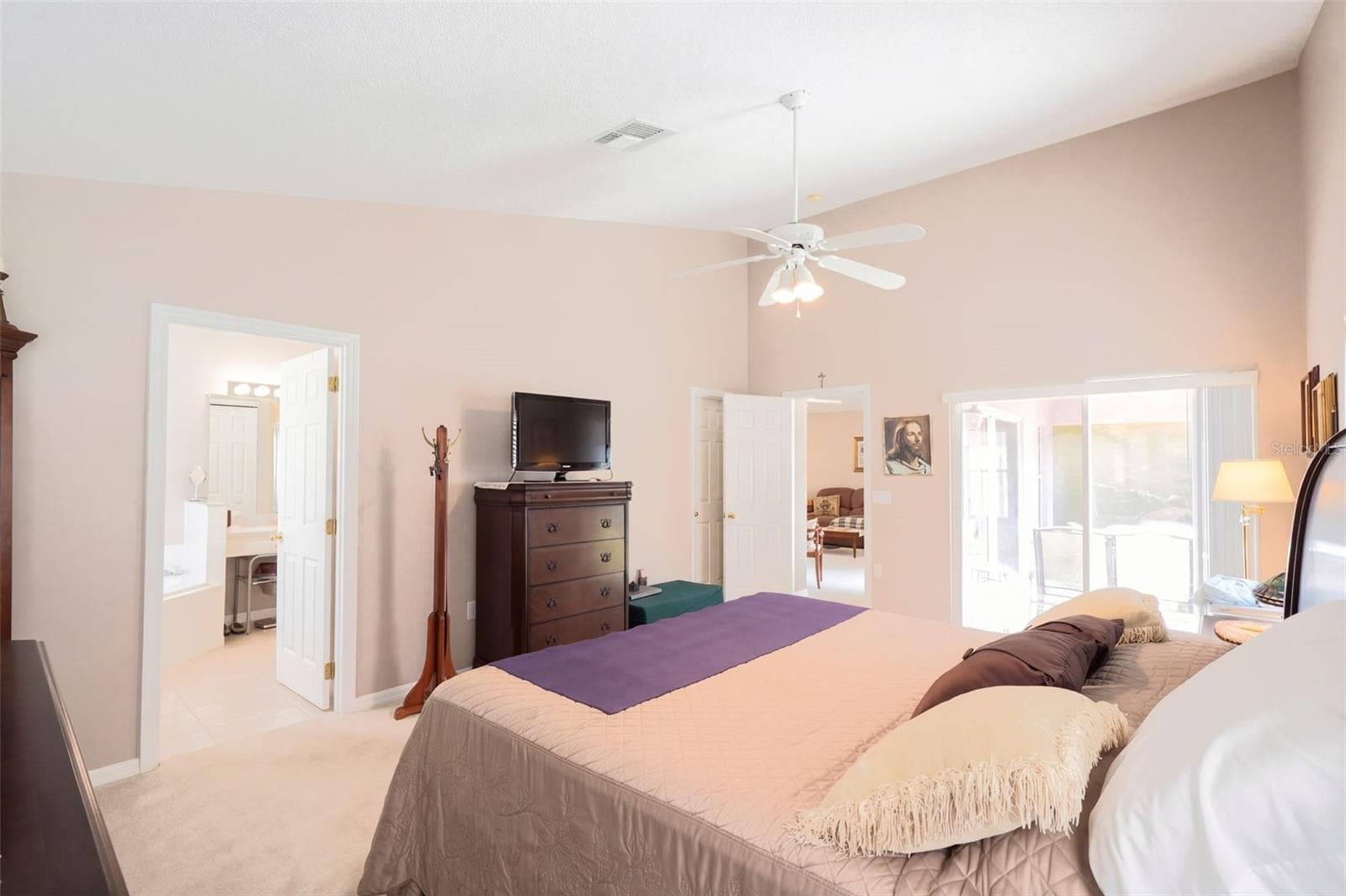 Single Family Residence at 8352 LAKE AMHURST TRL, ORLANDO, photo 16 of 39
