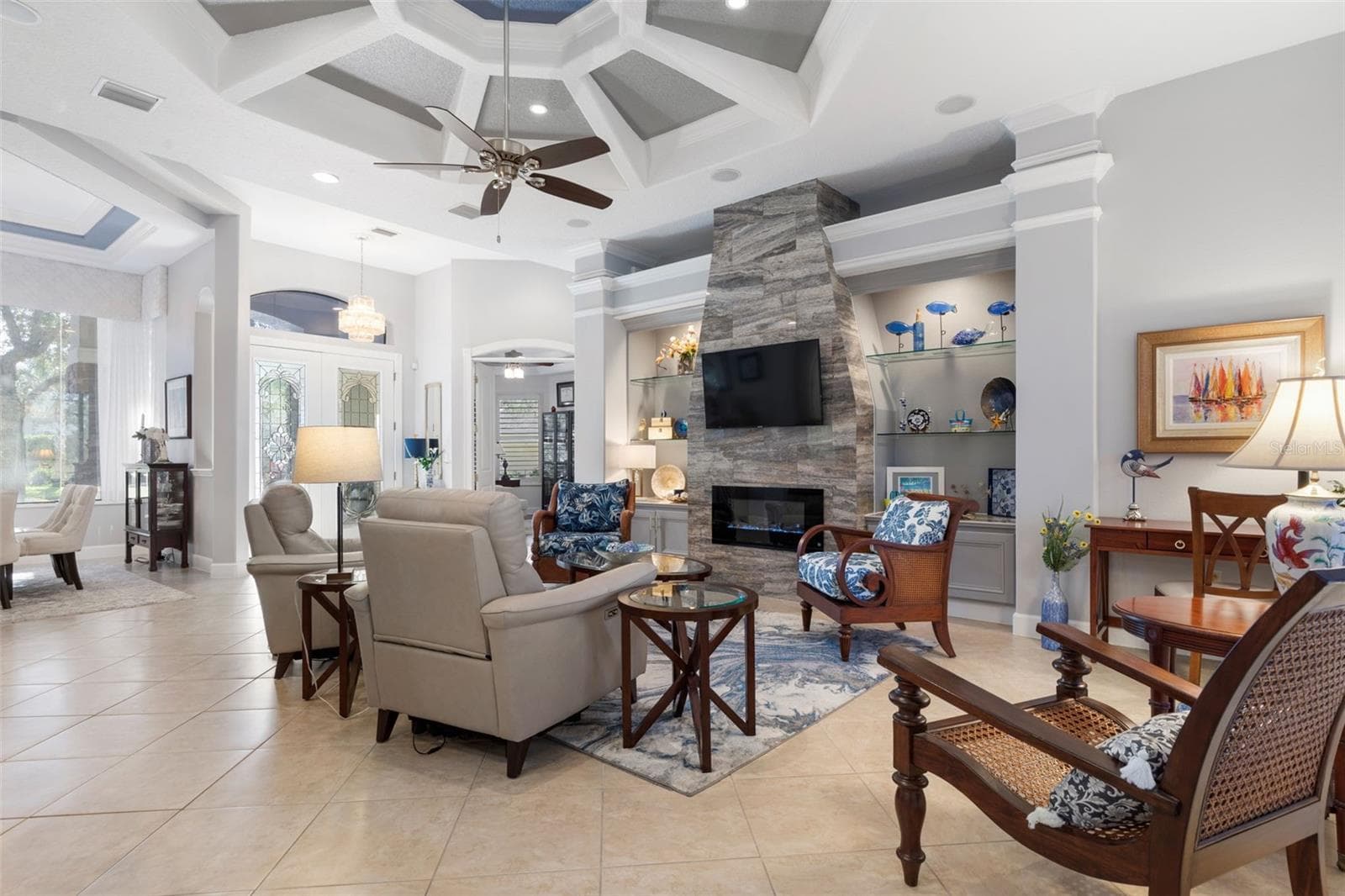 Beautiful Room to Relax or Gather - 47 EASTLAKE DR, PALM COAST