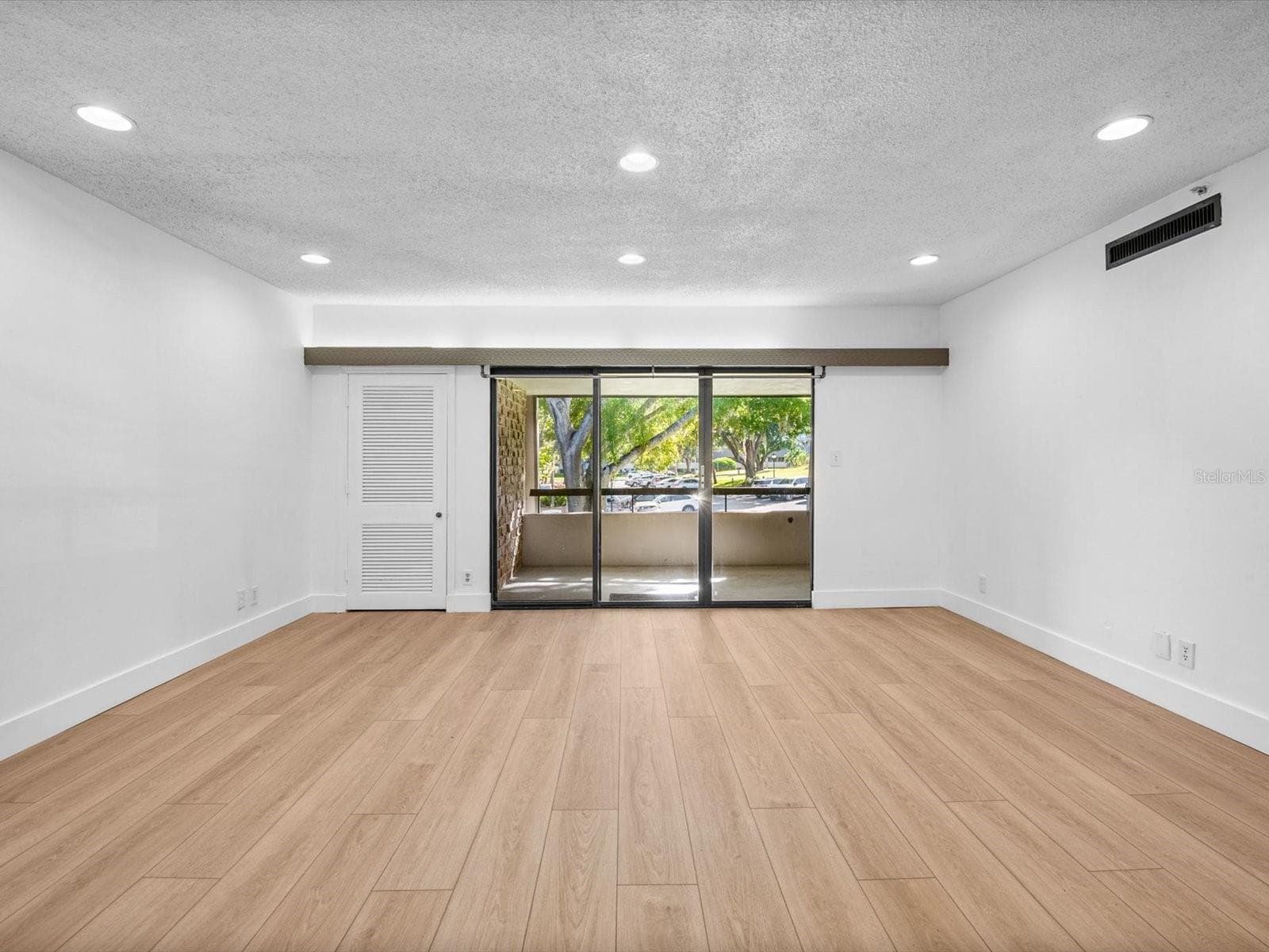Condominium at 36750 US HIGHWAY 19 N #2372, PALM HARBOR, photo 8 of 56