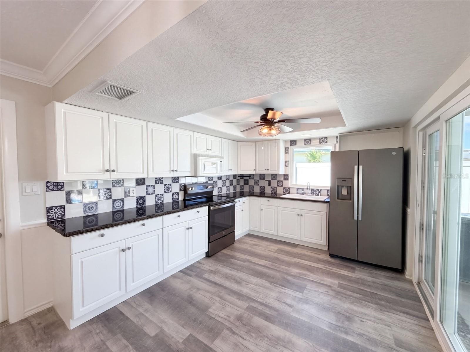 Single Family Residence at 7515 VIENNA LN, PORT RICHEY, photo 2 of 19