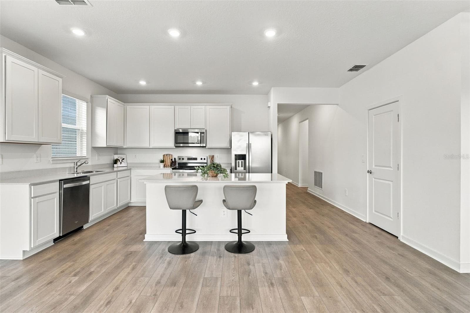 Single Family Residence at 11226 SYCAMORE GLEN LOOP, THONOTOSASSA, photo 11 of 34