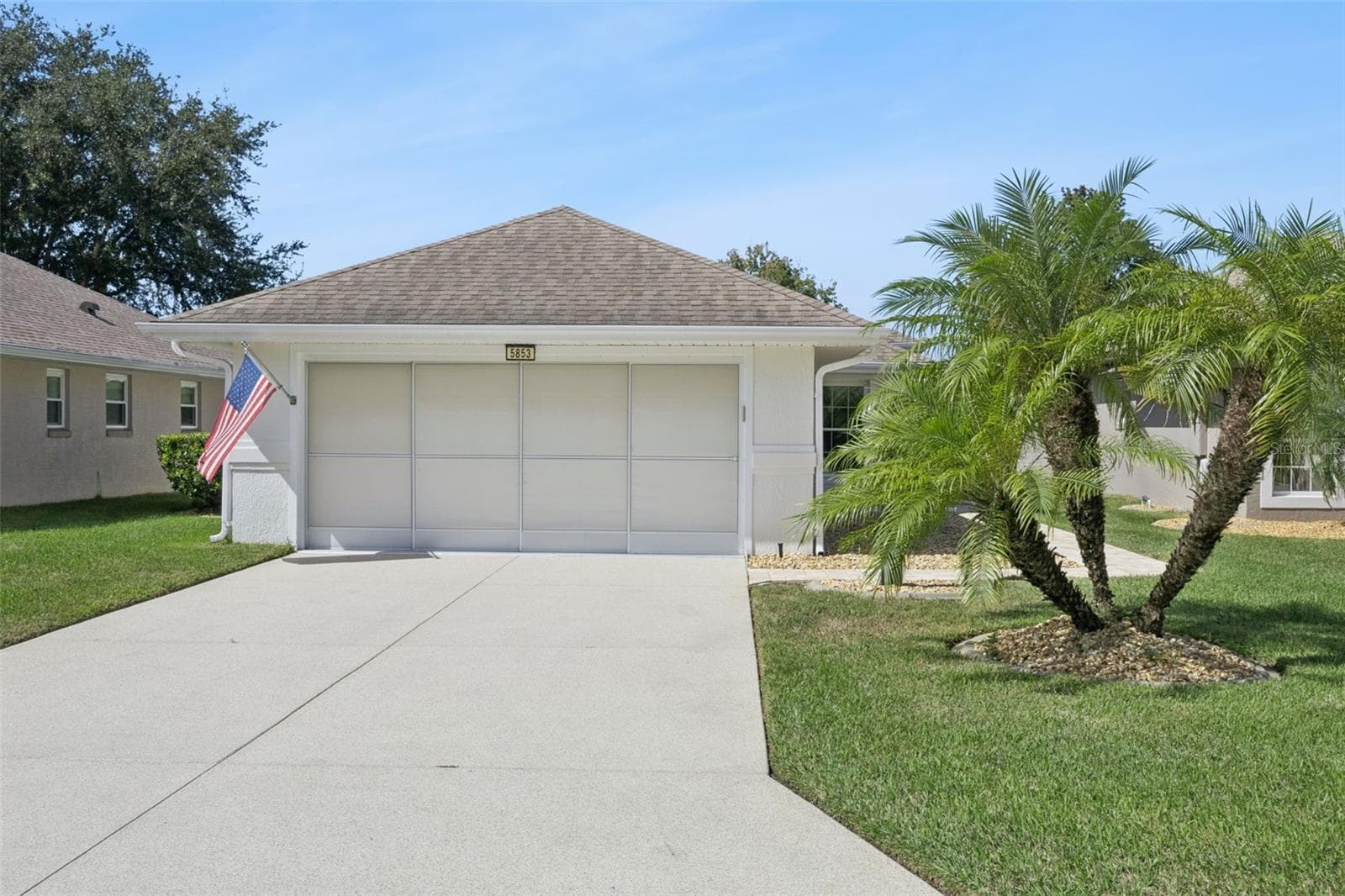 Low maintenance landscaping - 5853 PRINCESS CAROLINE PL, LEESBURG