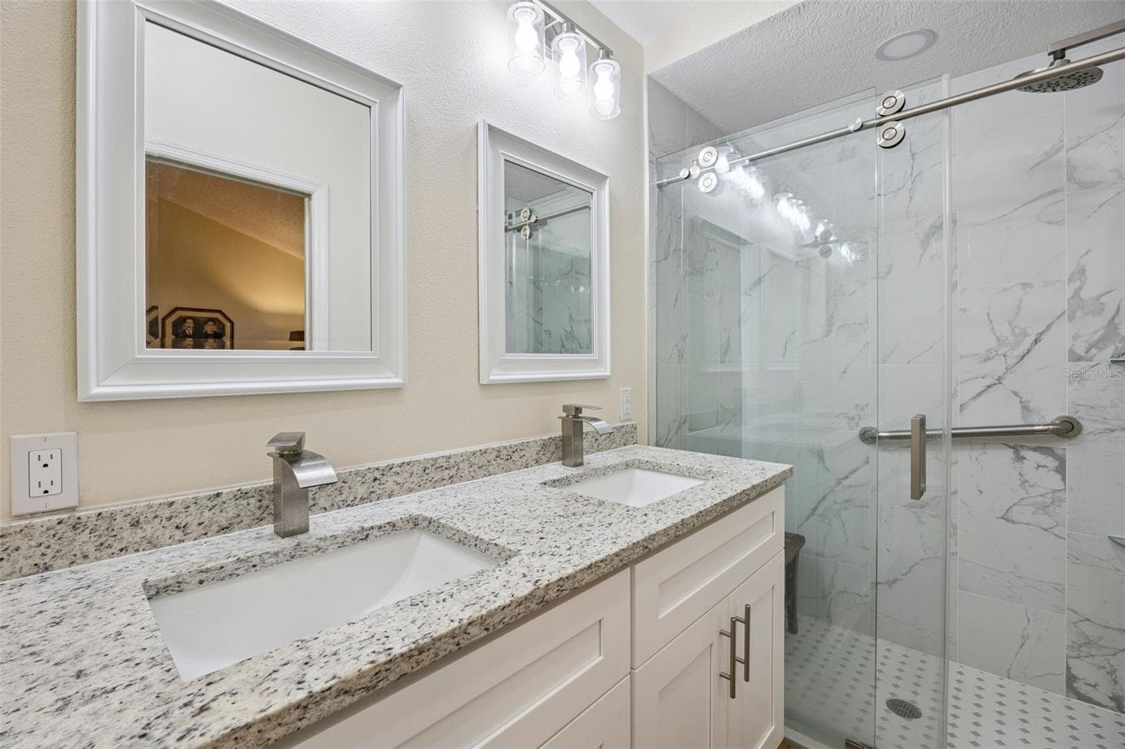 New vanity and shower - 5853 PRINCESS CAROLINE PL, LEESBURG