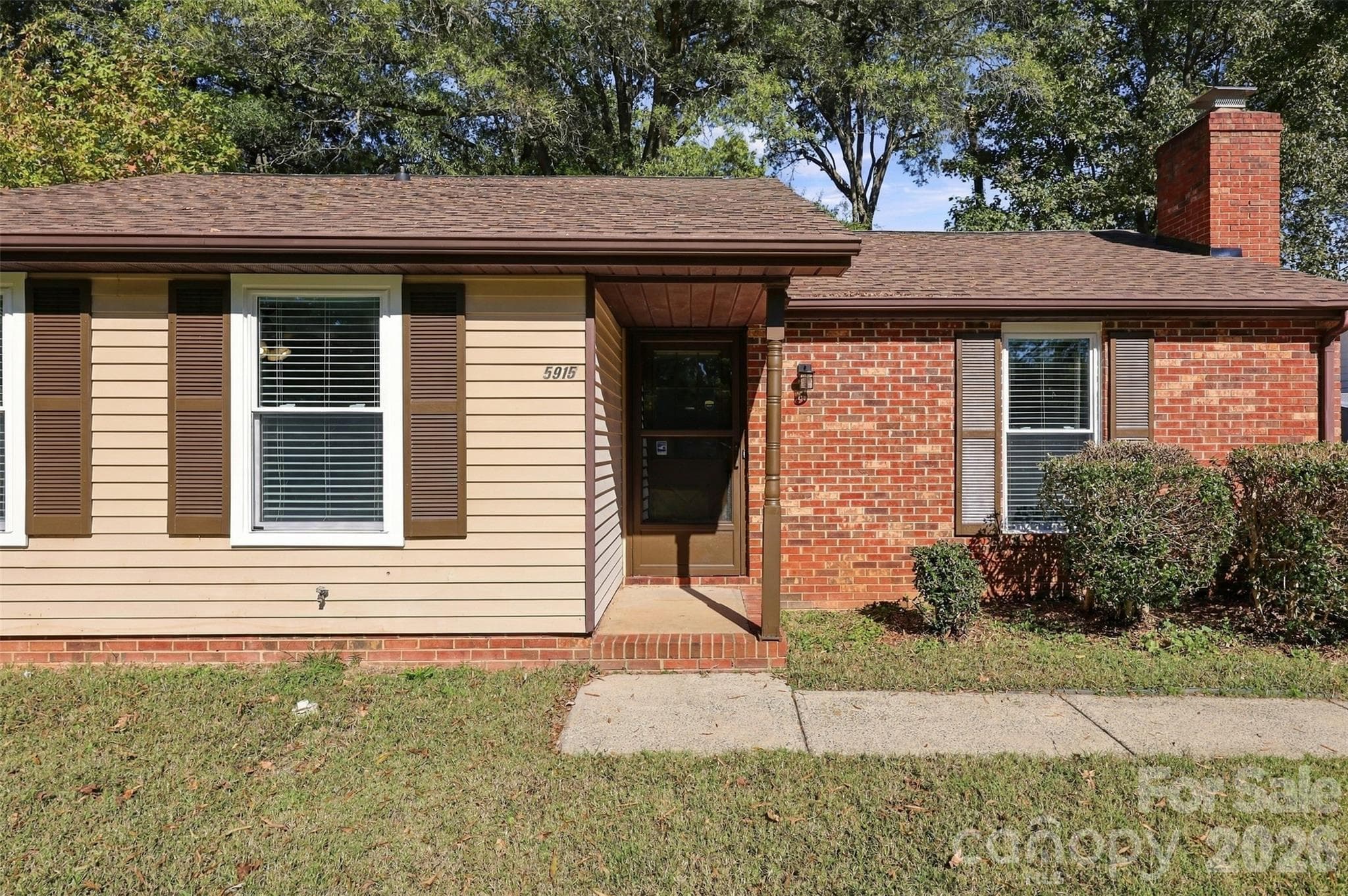 Single Family Residence at 5915 Sunset Chase Lane, Charlotte, photo 4 of 42