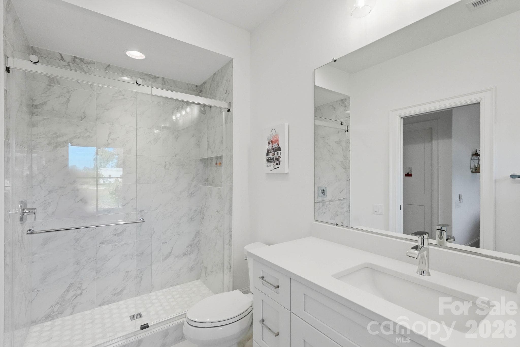 Guest bath - 1016 Timberlake Point, Belmont