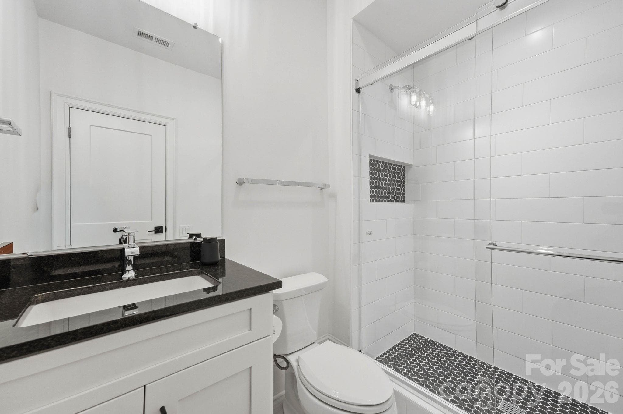 Guest bath - 1016 Timberlake Point, Belmont