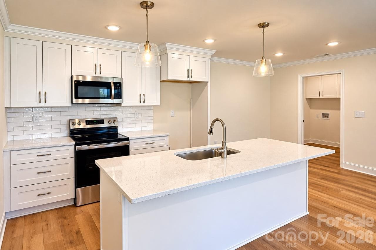 Single Family Residence at 3052 Henry Knob Road, Clover, photo 12 of 23