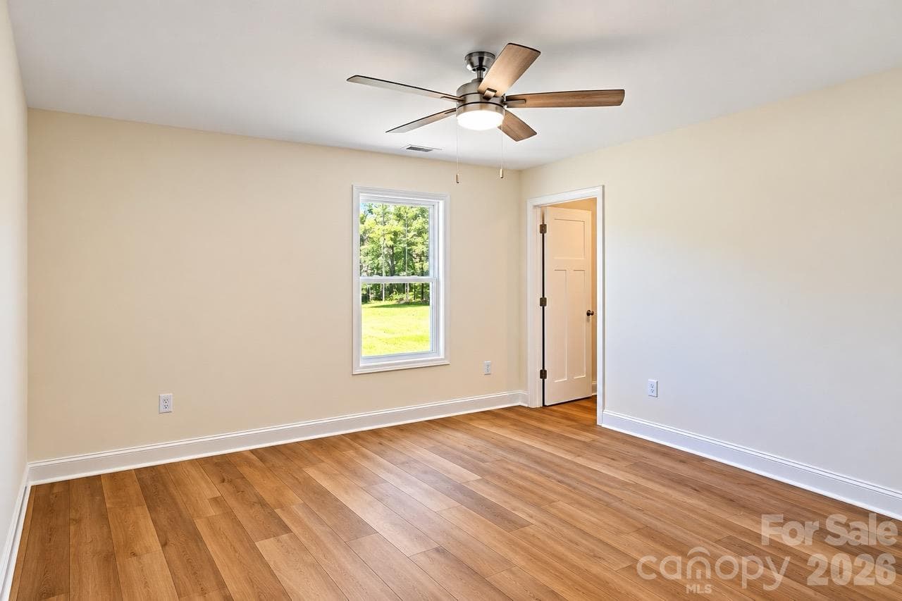 Single Family Residence at 3052 Henry Knob Road, Clover, photo 18 of 23
