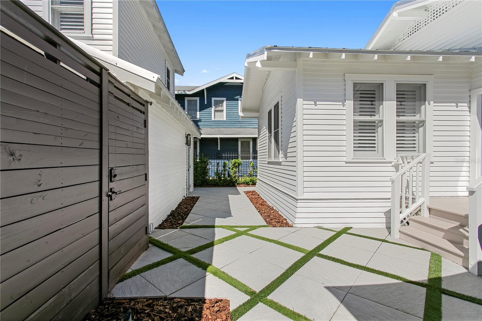 Gate leads you to the driveway with plenty of parking - 913 S BRUCE ST, TAMPA