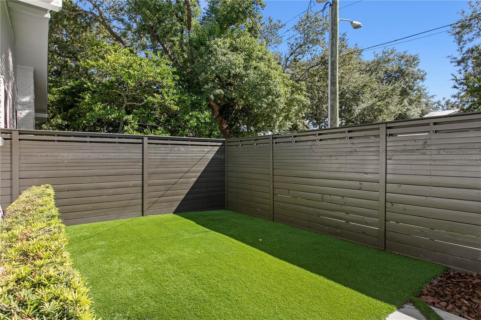 Side yard to play or image a pool - 913 S BRUCE ST, TAMPA