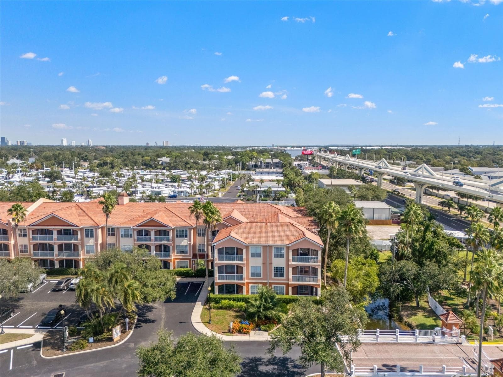 Condominium at 5000 CULBREATH KEY WAY #1-319, TAMPA, photo 4 of 45