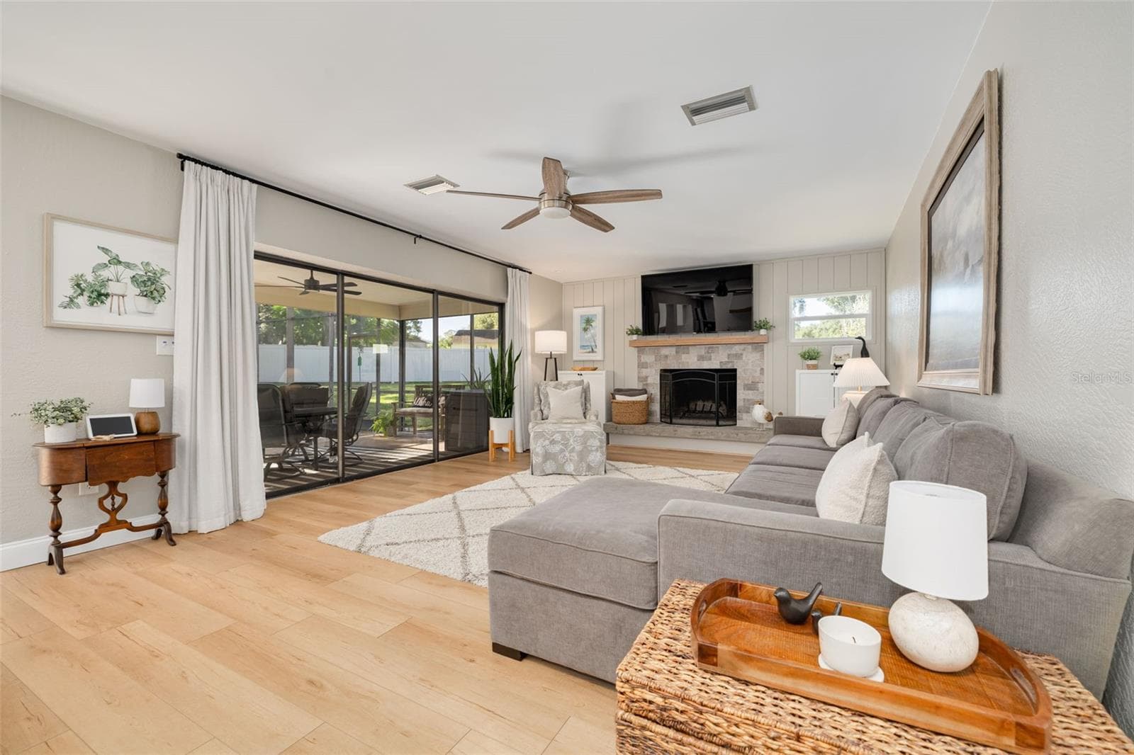 FAMILY ROOM - 1496 TREETOP DR, PALM HARBOR