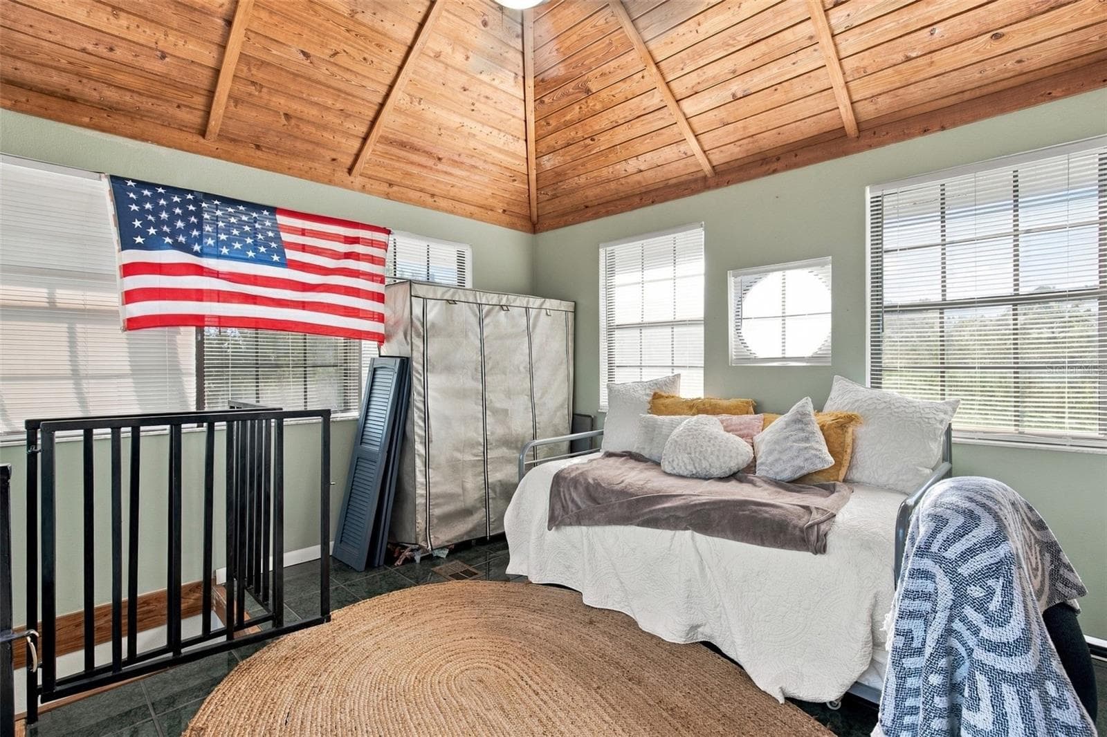 3rd Floor Crows Nest - 14317 GUAVA ST, HUDSON