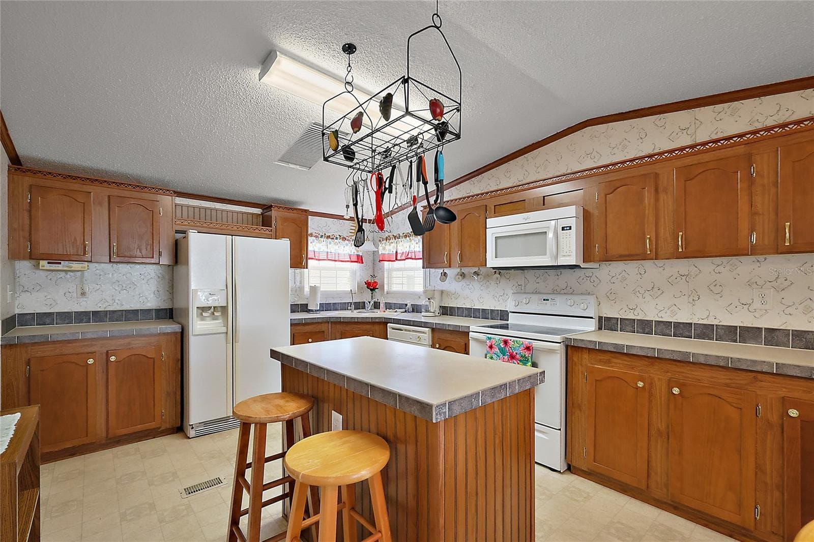 Manufactured Home at 37945 MONTICELLO ST, LEESBURG, photo 11 of 41
