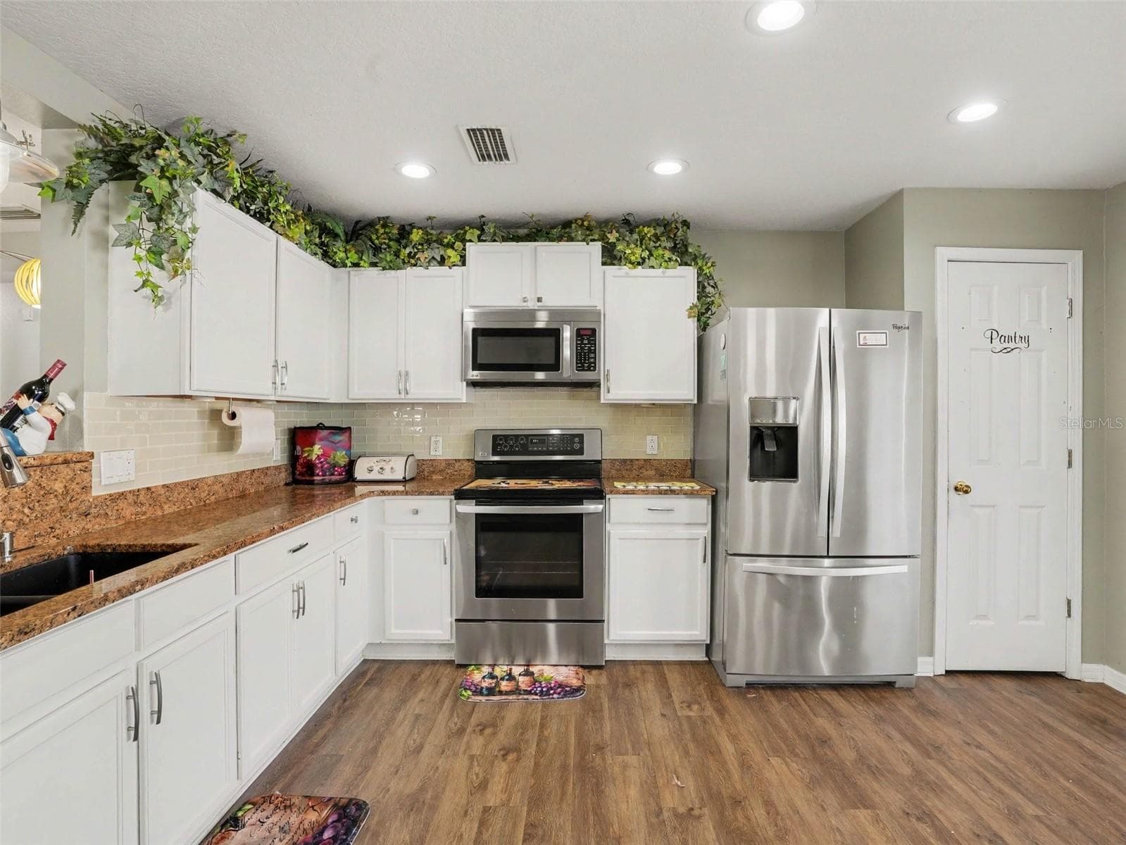 Single Family Residence at 2608 WHITEWOOD RD, MULBERRY, photo 4 of 30