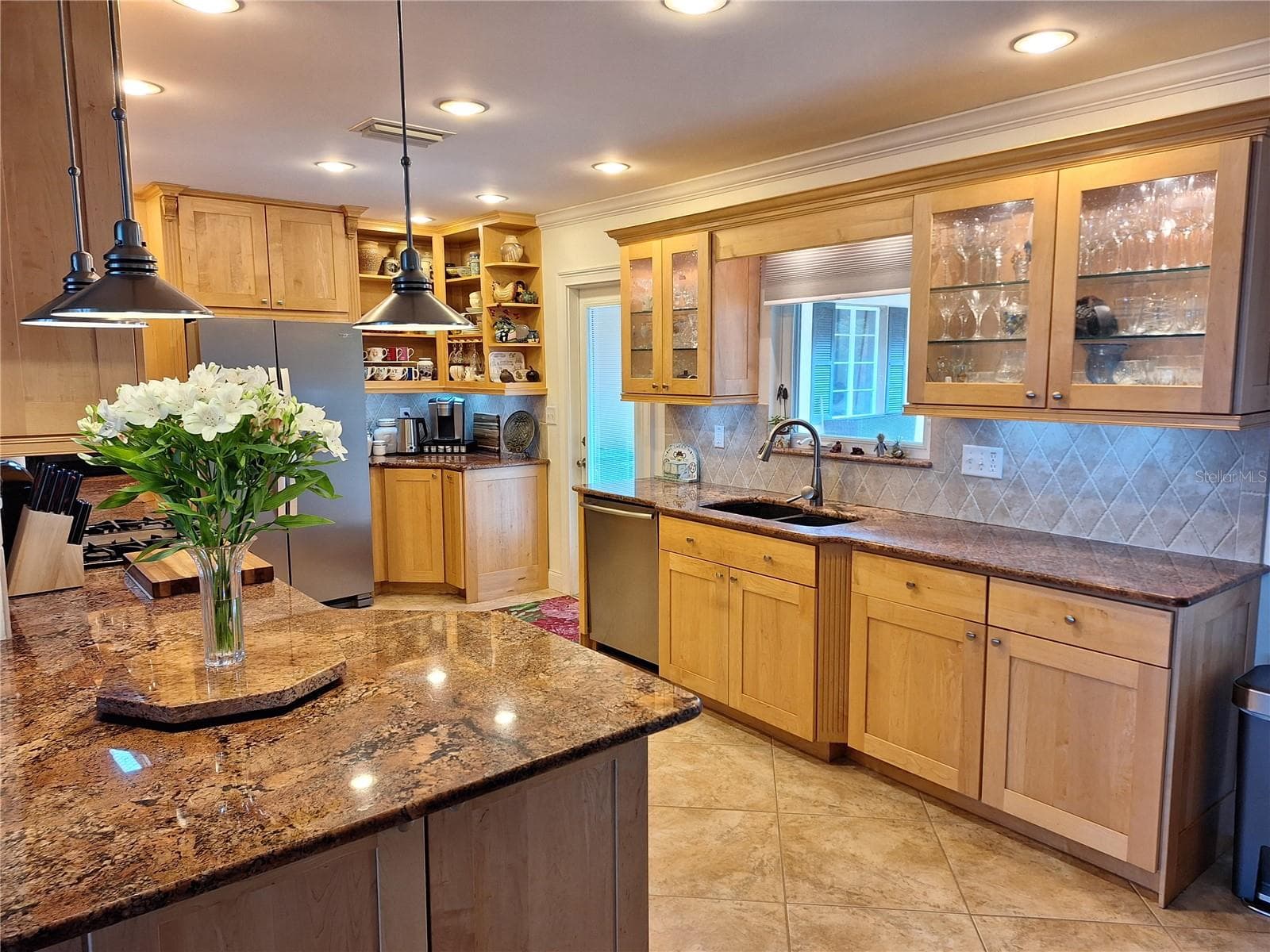 Enter into kitchen. - 456 W 10TH AVE, MOUNT DORA