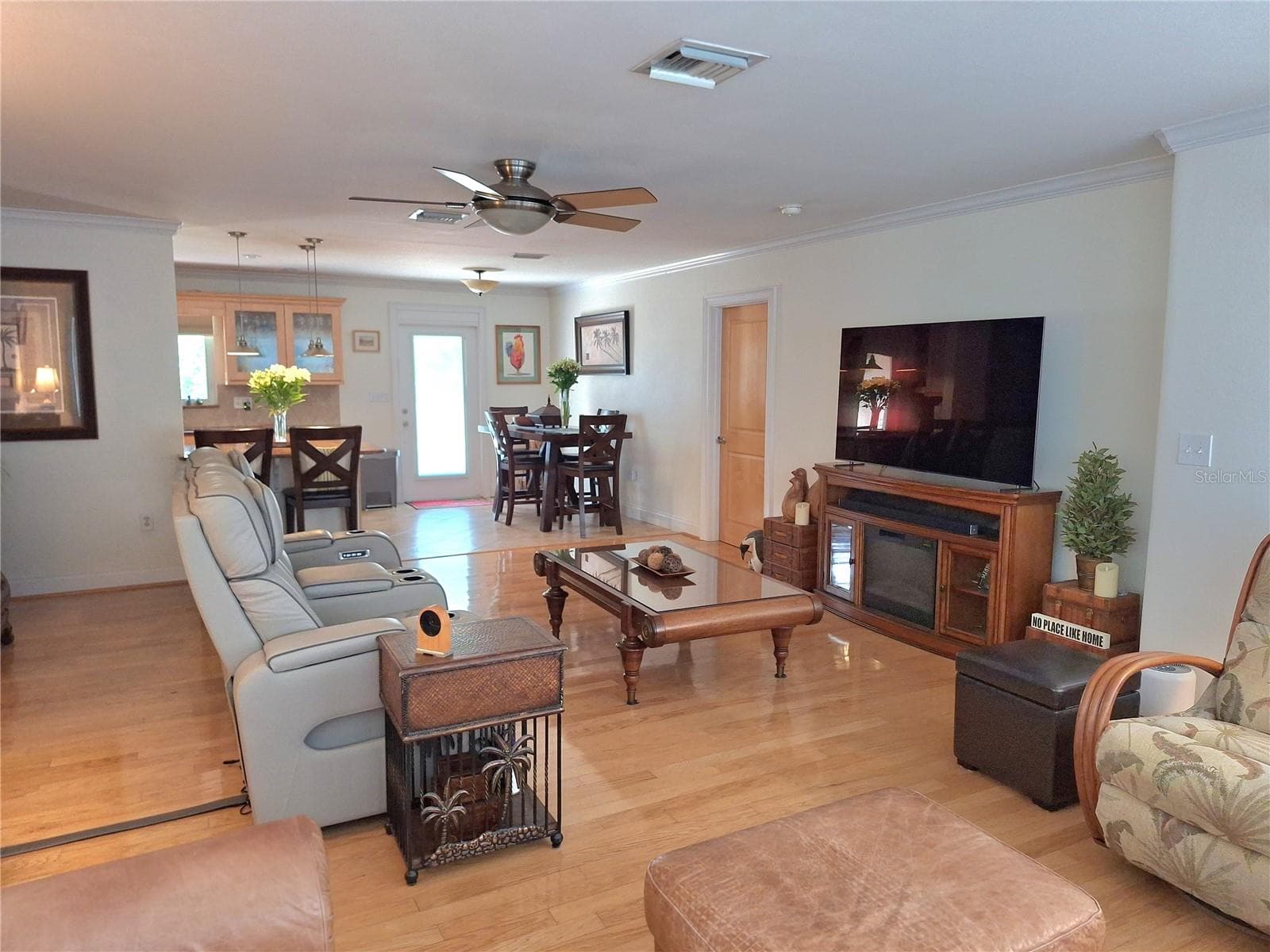 Open Plan Great Room/Dining. - 456 W 10TH AVE, MOUNT DORA