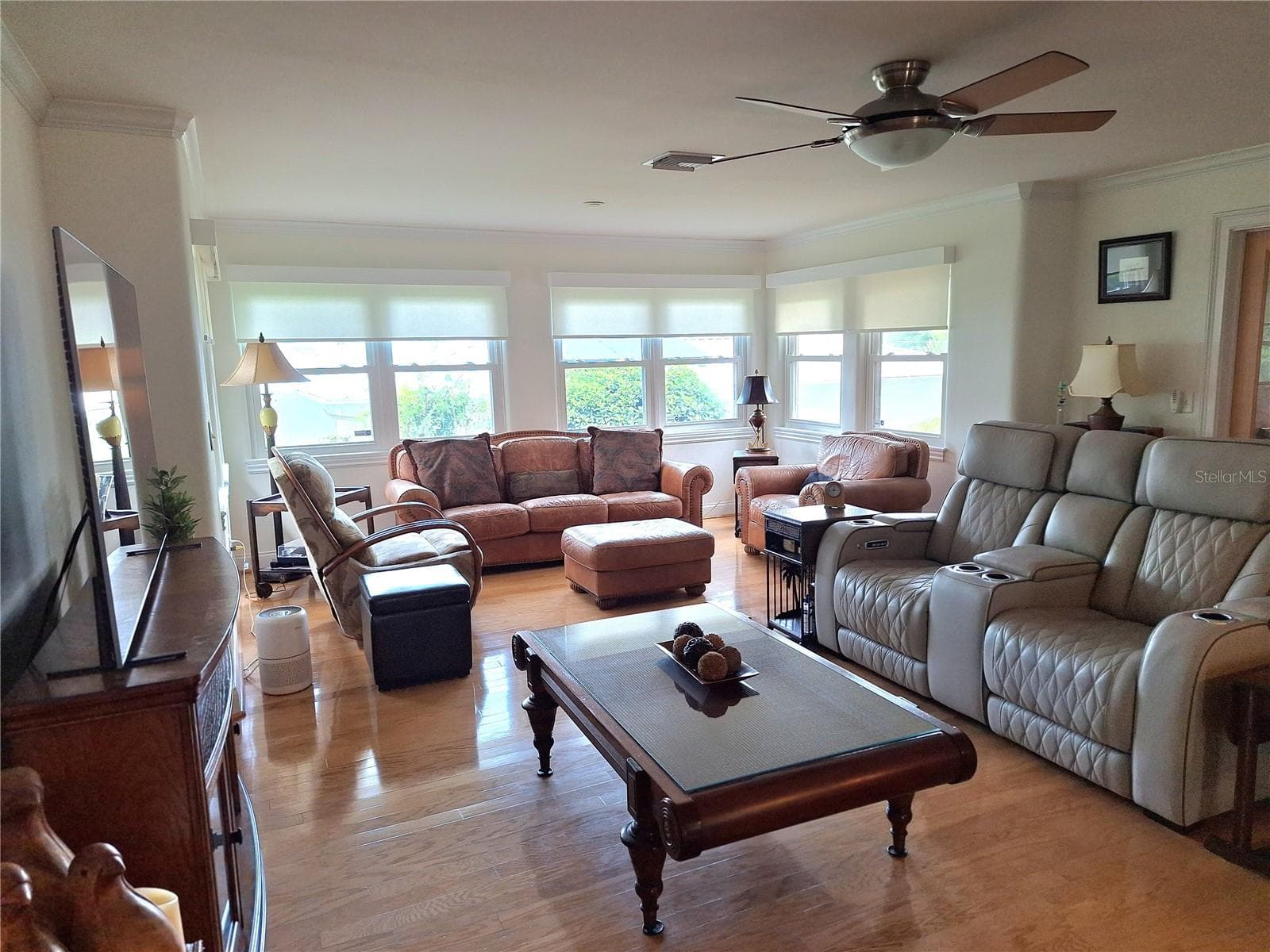 Open Plan Great Room/Dining. - 456 W 10TH AVE, MOUNT DORA