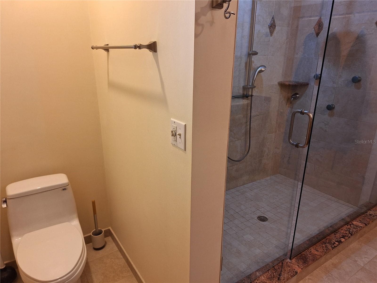 Primary Bathroom. - 456 W 10TH AVE, MOUNT DORA