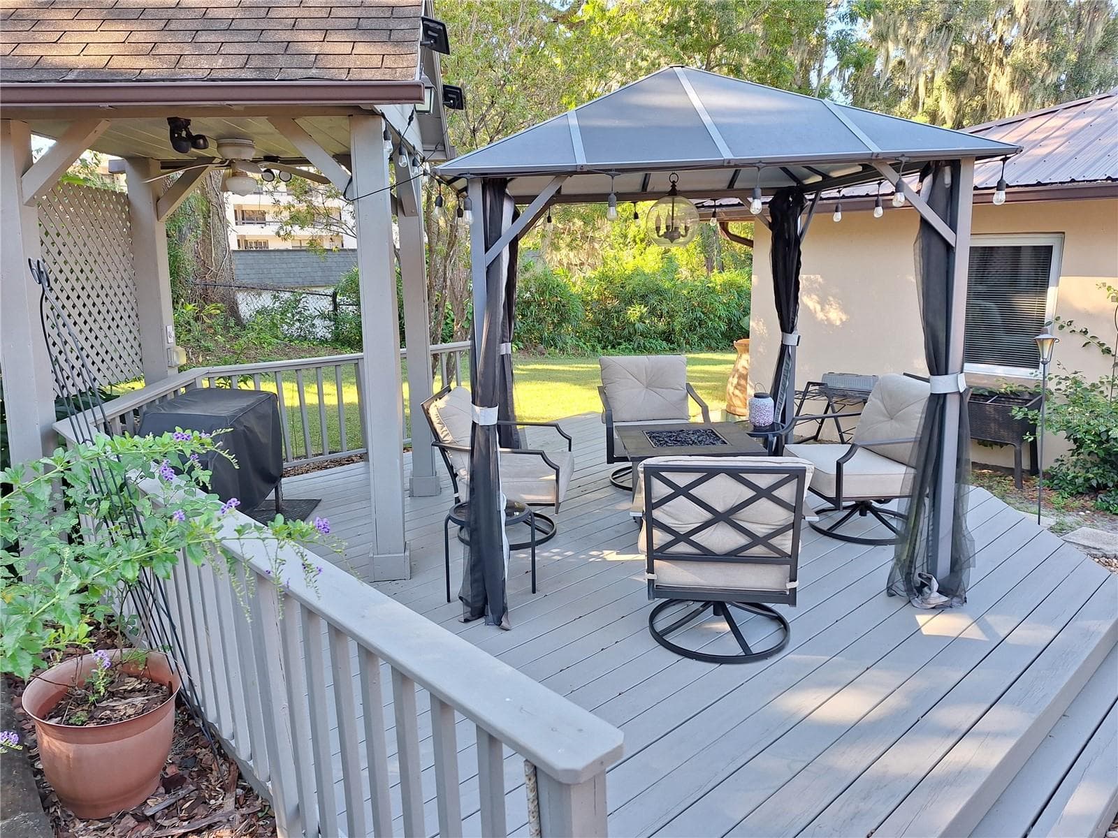 Deck & Gazebo. - 456 W 10TH AVE, MOUNT DORA