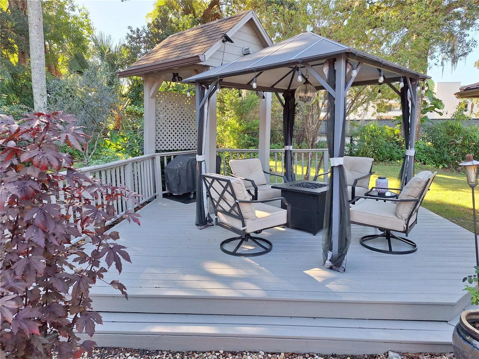 Deck & Gazebo. - 456 W 10TH AVE, MOUNT DORA
