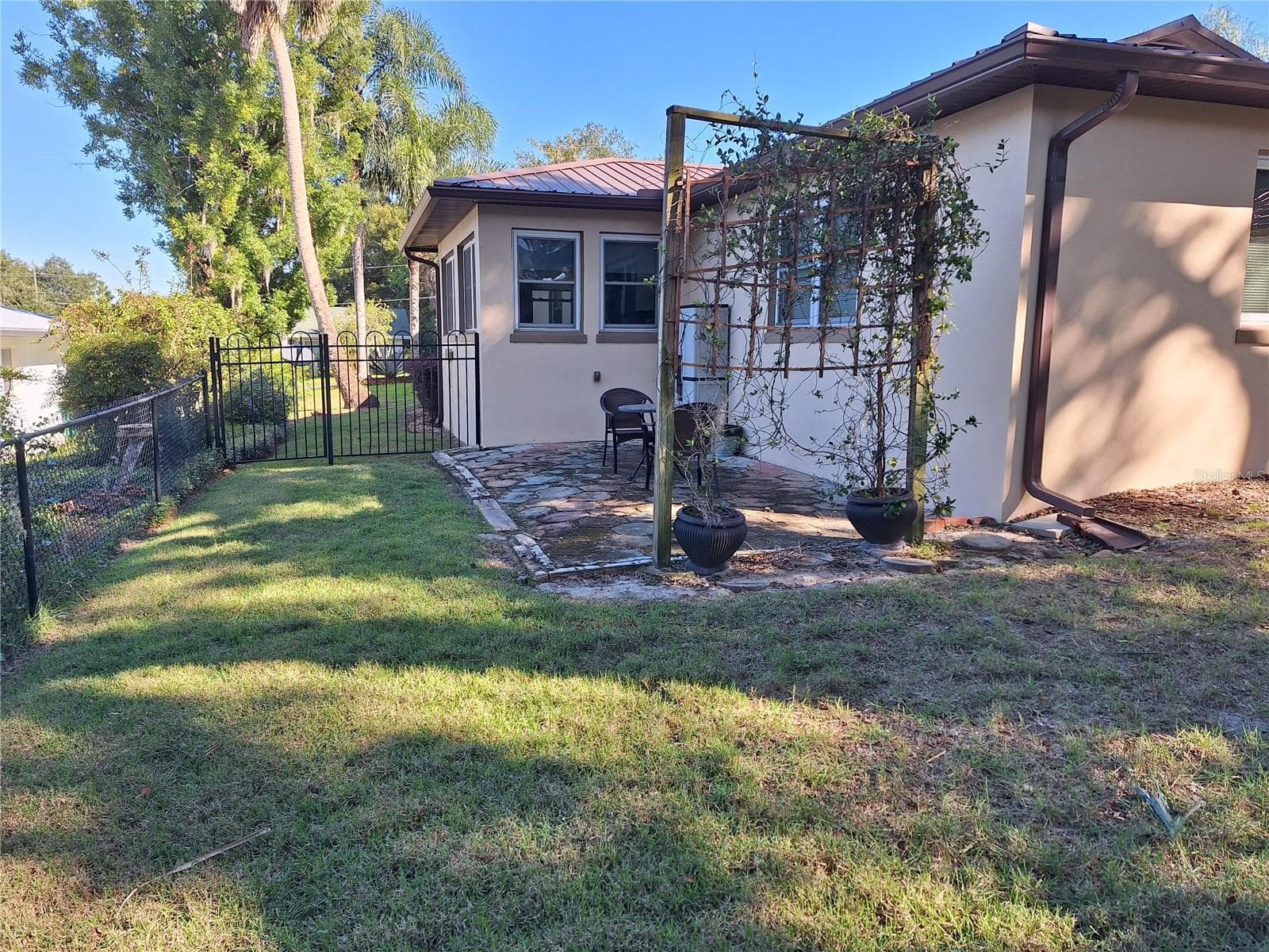 Side Yard with Patio. - 456 W 10TH AVE, MOUNT DORA