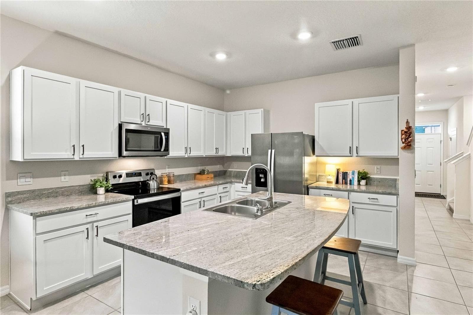 Townhouse at 32903 PEZ LANDING LN, WESLEY CHAPEL, photo 5 of 32