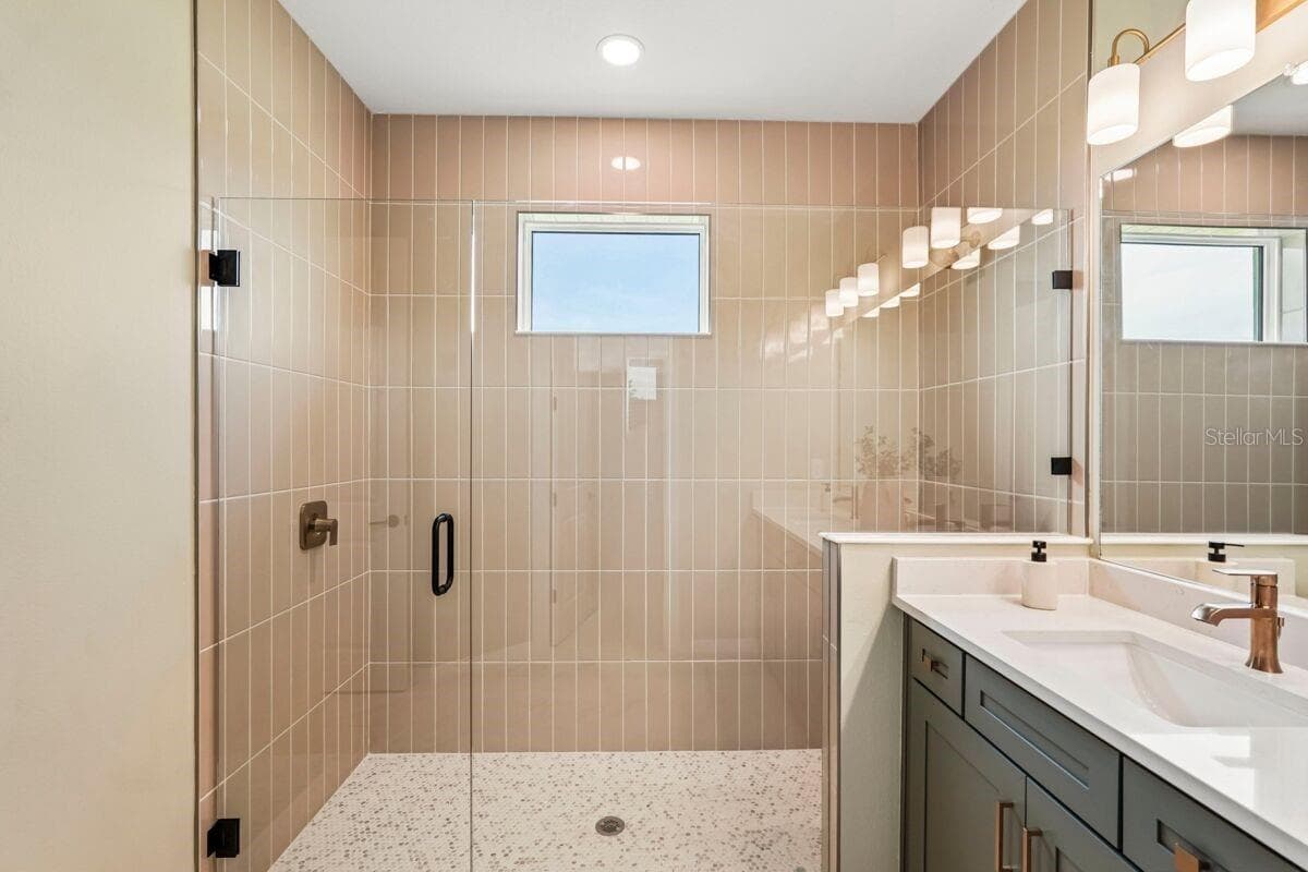 Primary Bath-Pictures are of Model Home for representational purposes only. - 24520 SW KINGSWAY CIR, LAKE SUZY