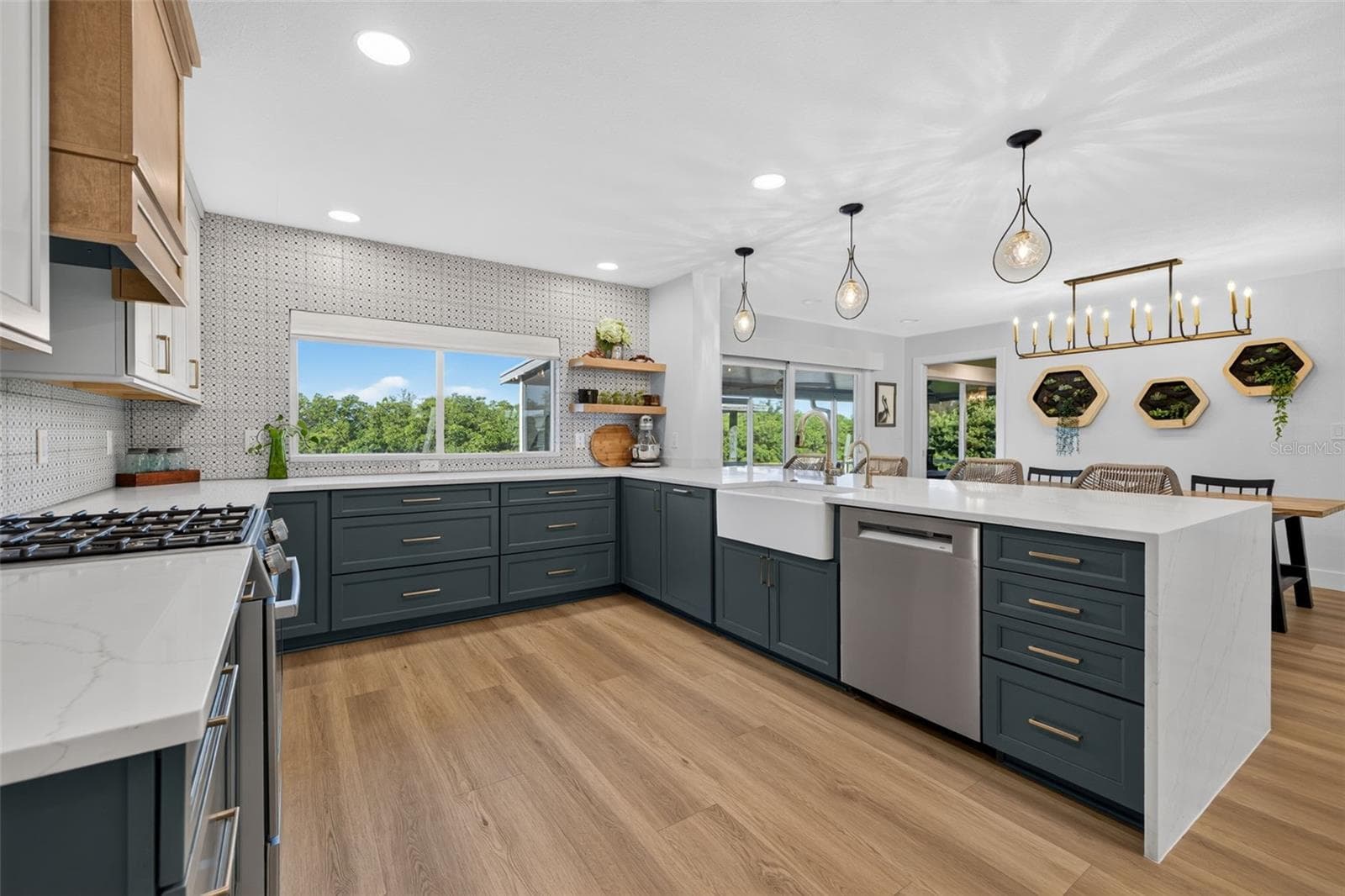 Single Family Residence at 4606 BAY CREST DR, TAMPA, photo 11 of 57