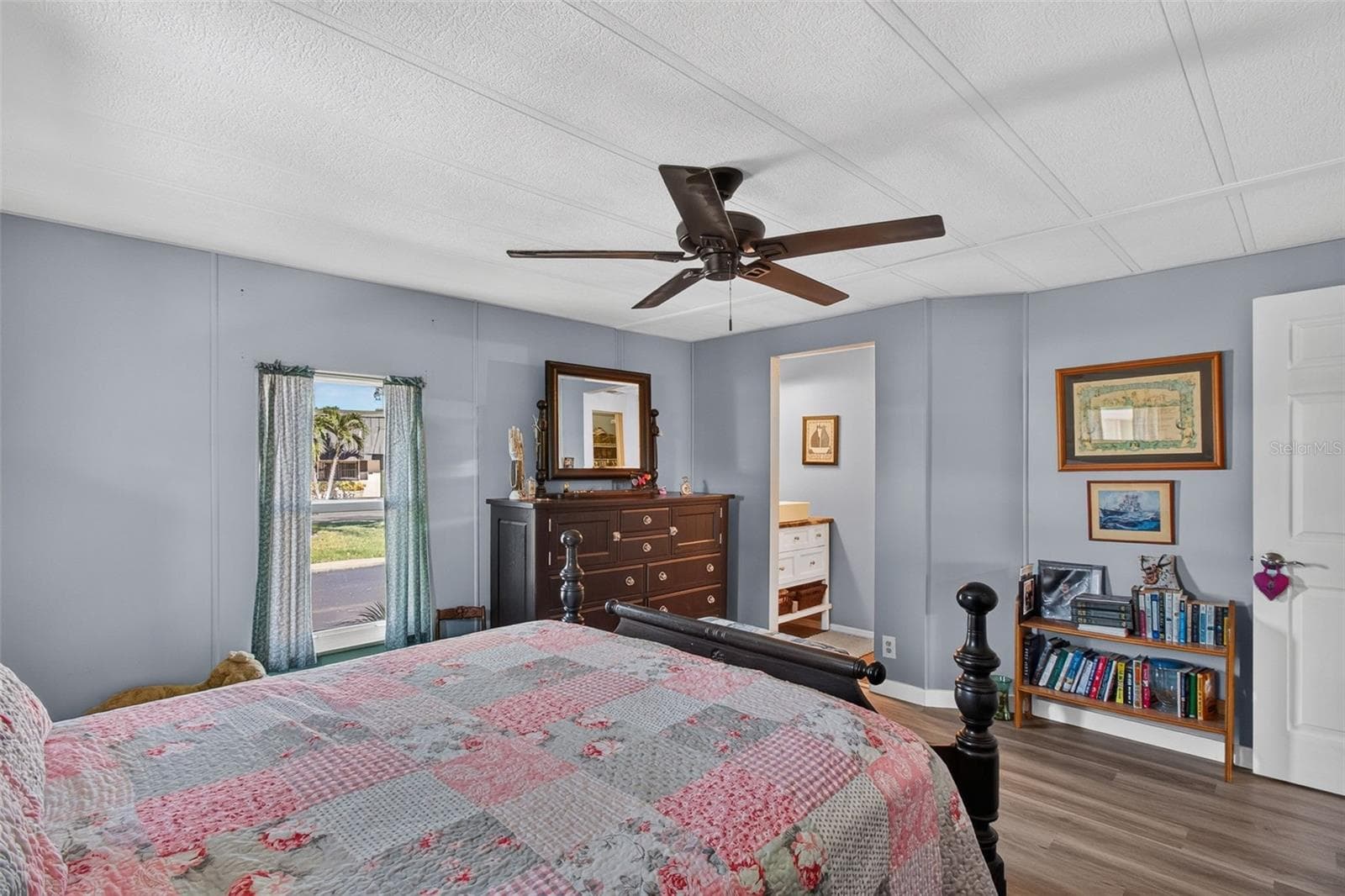 Primary bedroom facing en-suite - 176 CLUBVIEW DR #3, SAFETY HARBOR