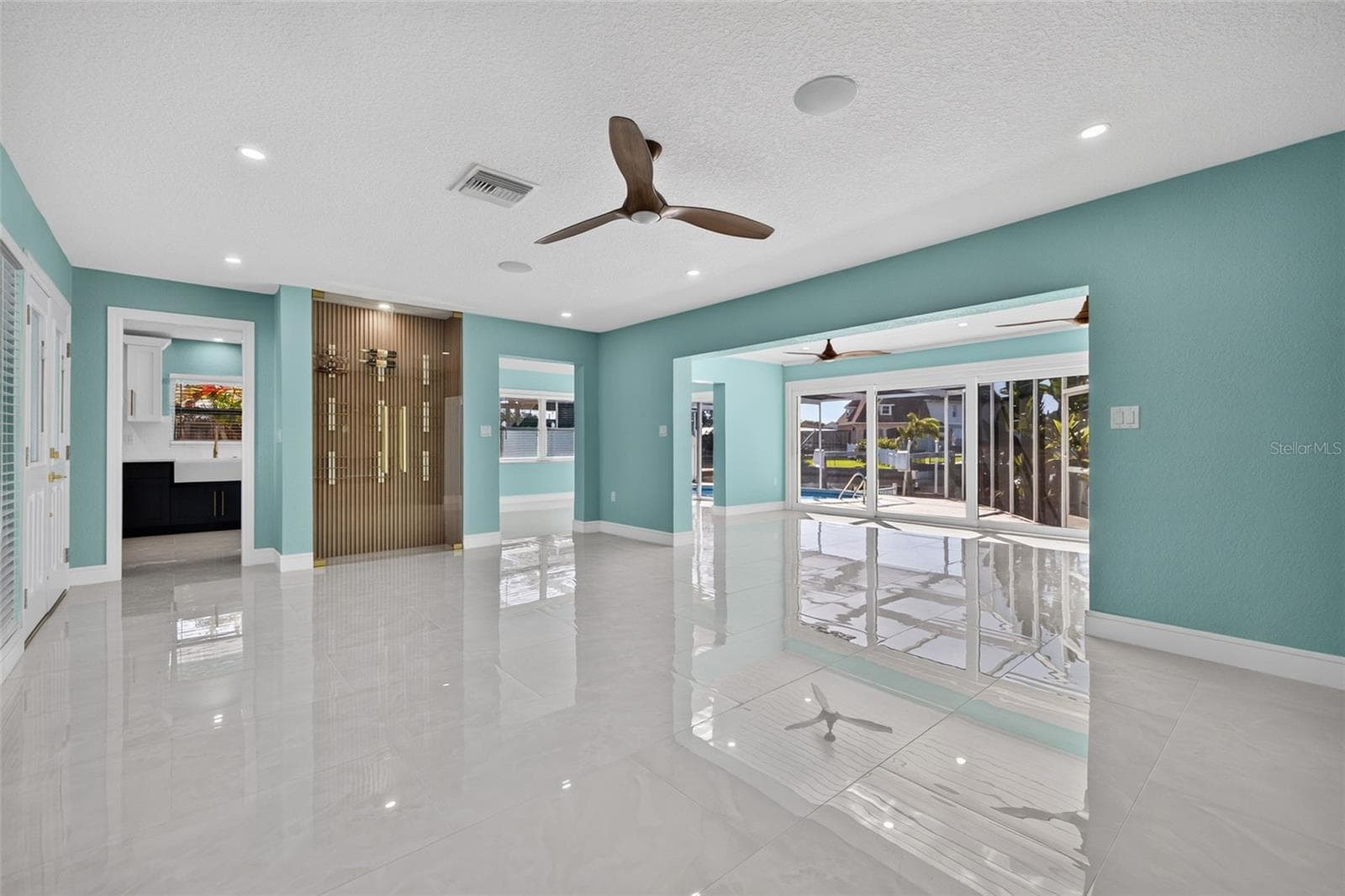Single Family Residence at 4643 BAY CREST DR, TAMPA, photo 13 of 49