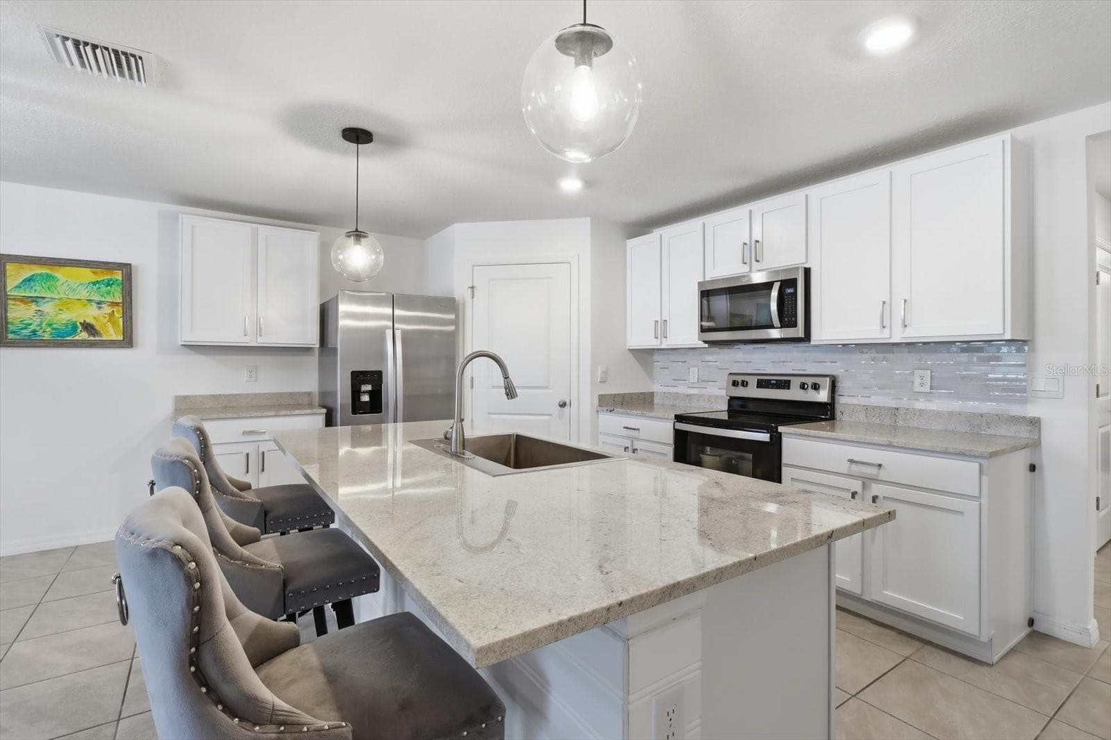 Single Family Residence at 315 W FAIRWAYS VIEW DR, BEVERLY HILLS, photo 2 of 49