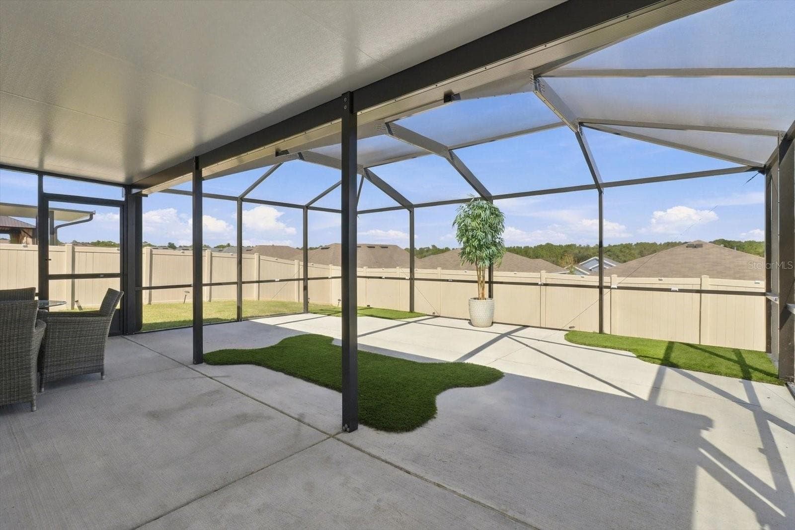 Single Family Residence at 315 W FAIRWAYS VIEW DR, BEVERLY HILLS, photo 4 of 49