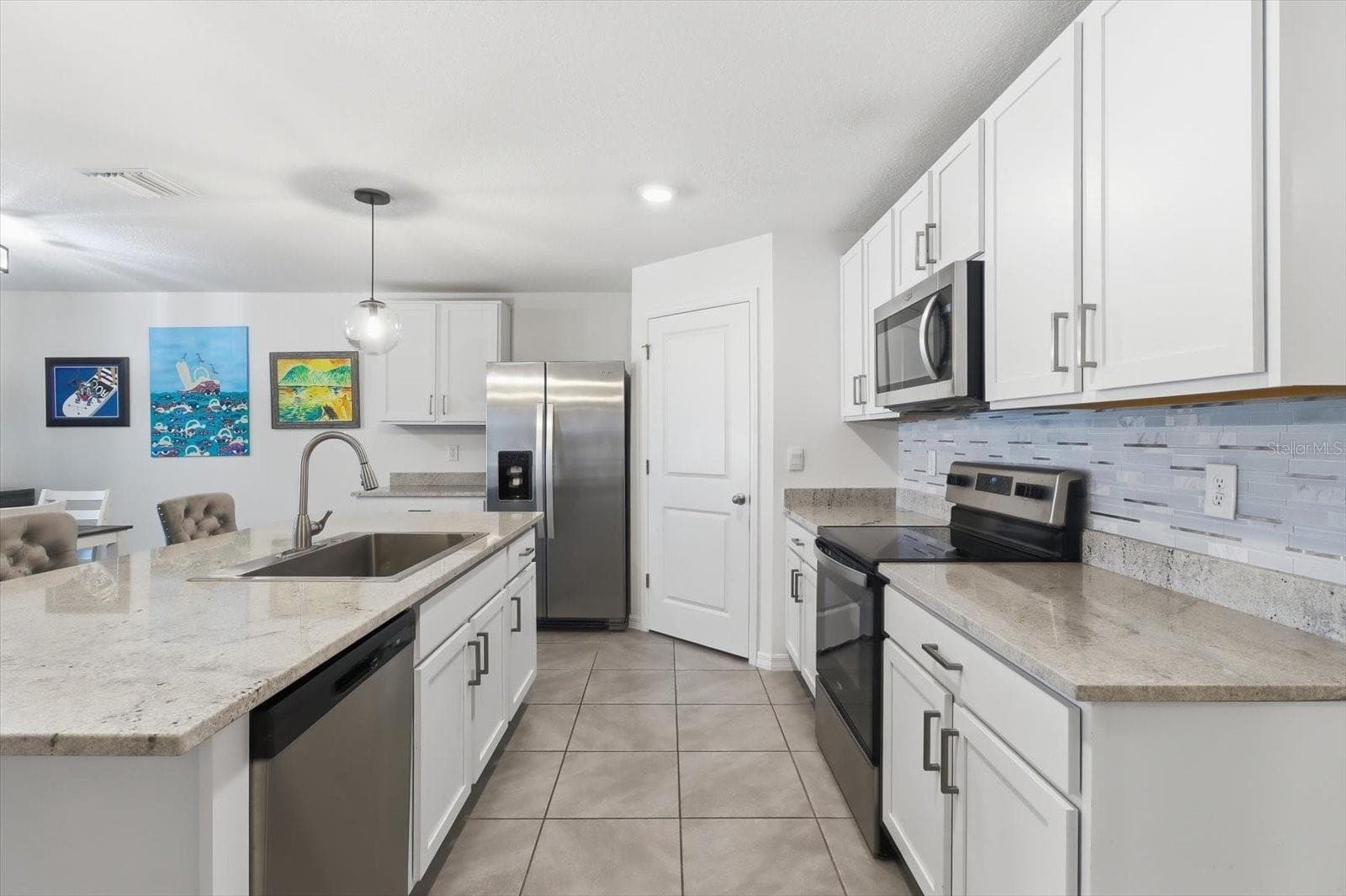 Single Family Residence at 315 W FAIRWAYS VIEW DR, BEVERLY HILLS, photo 19 of 49