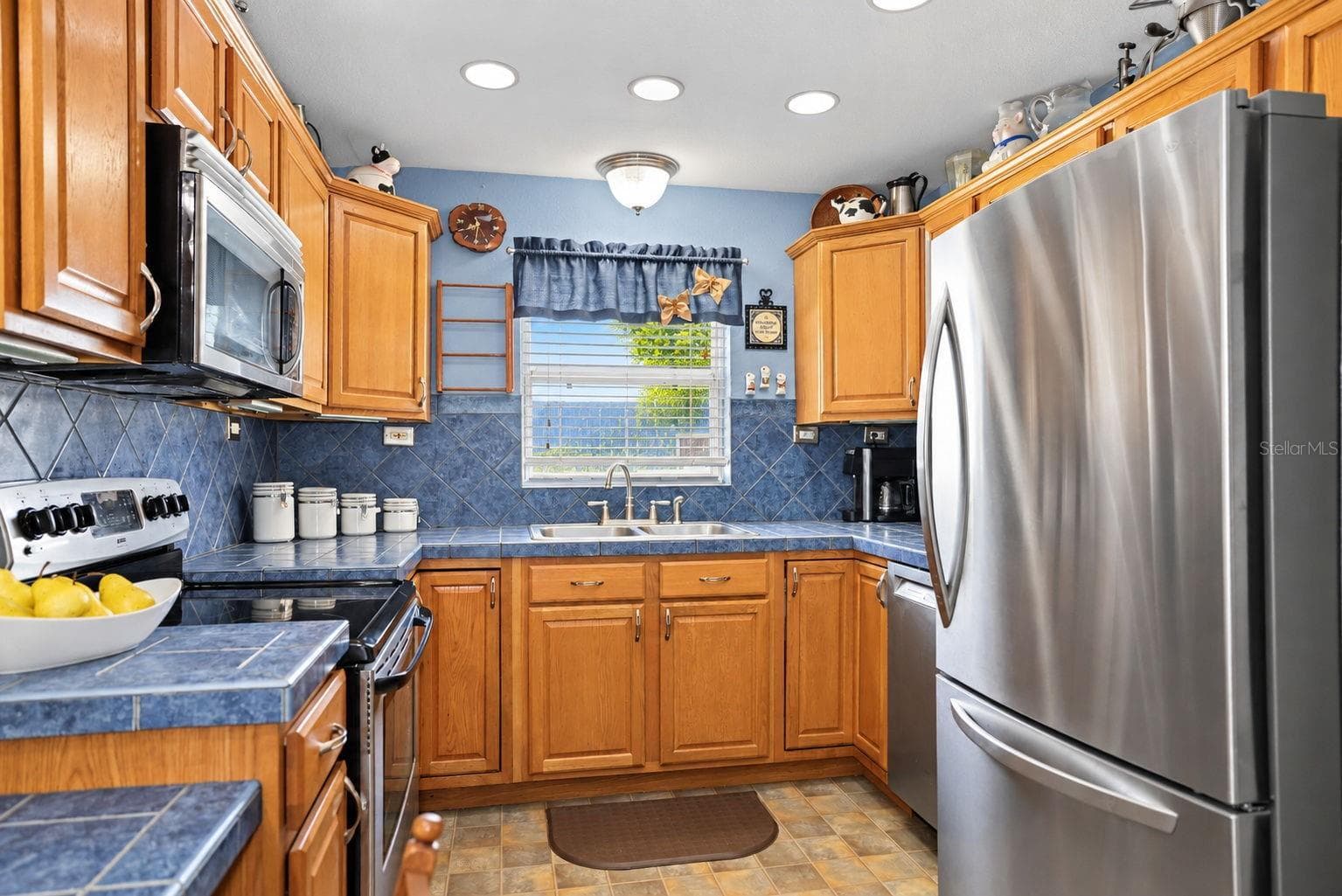 Single Family Residence at 4201 NARVAREZ WAY S, ST PETERSBURG, photo 15 of 50