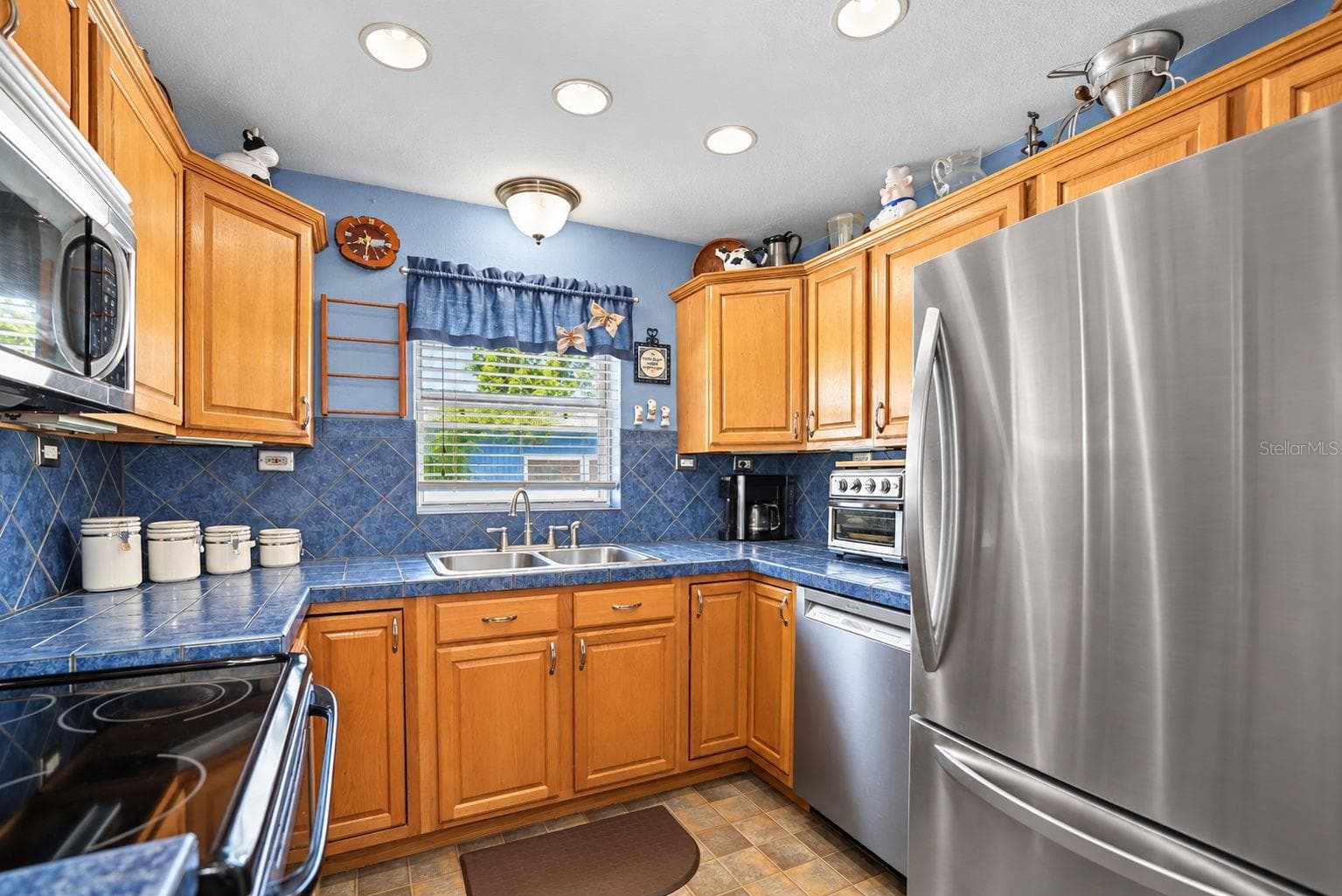 Single Family Residence at 4201 NARVAREZ WAY S, ST PETERSBURG, photo 16 of 50