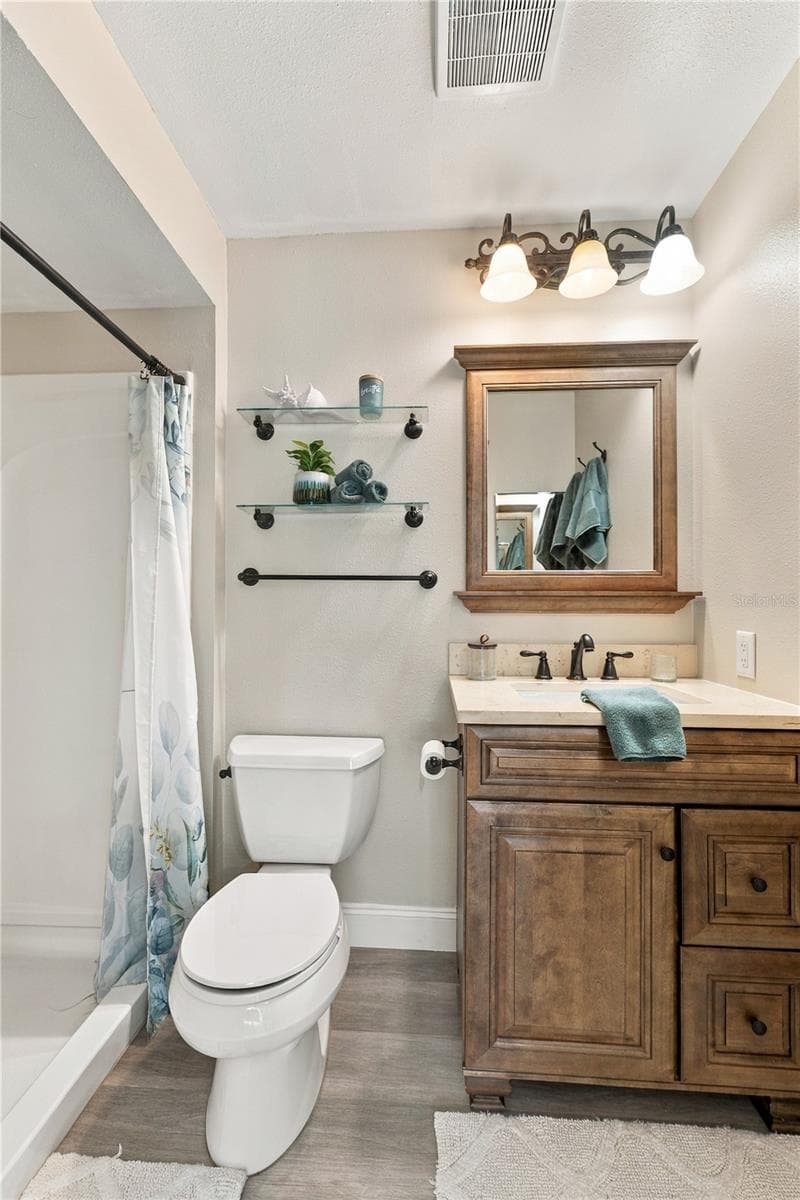 23. Owner's Retreat Full Bath (4.9 x 8.1'), FULLY UPDATED.. w Walk in Shower! - 112 PEACOCK CIR, SAFETY HARBOR