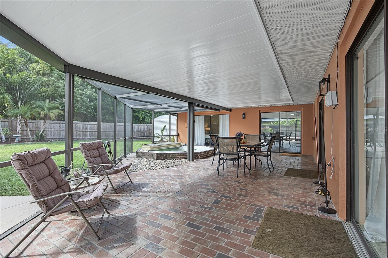 34. So Much Room (> 800sf!!) for Multiple Seating Areas! - 112 PEACOCK CIR, SAFETY HARBOR