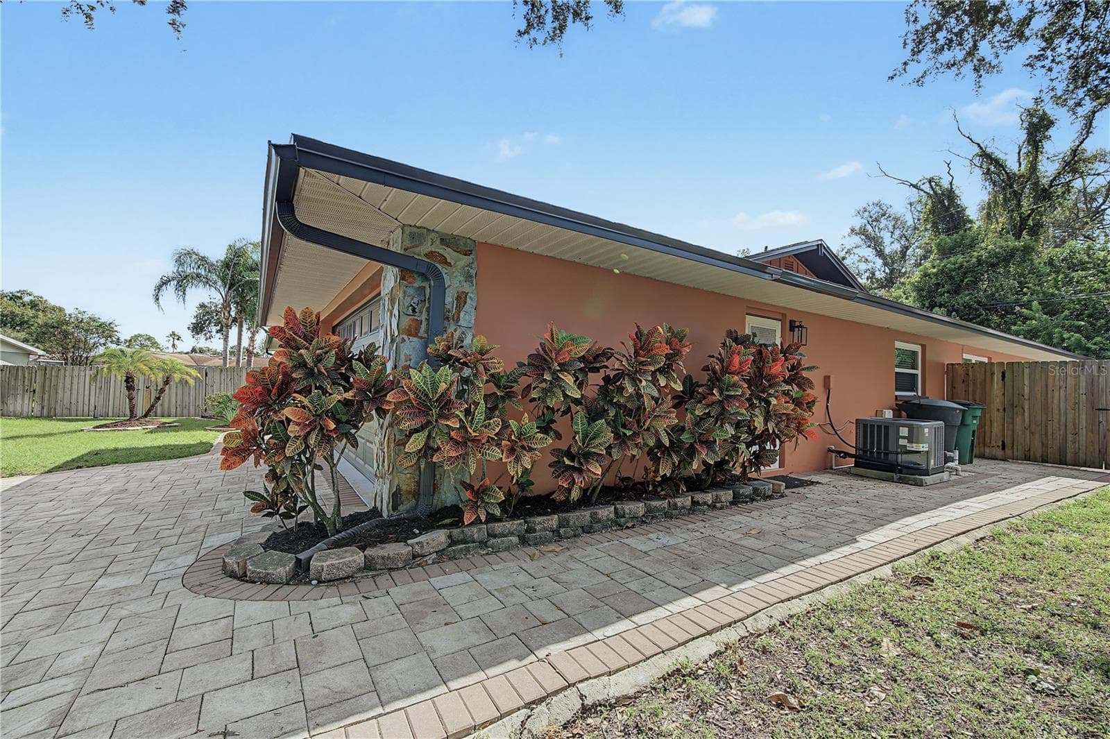 40. Extra Wide Paver Sidewalk Wraps Around the Corner to the Garage Entry & Leads to Backyard Fence Gate! - 112 PEACOCK CIR, SAFETY HARBOR