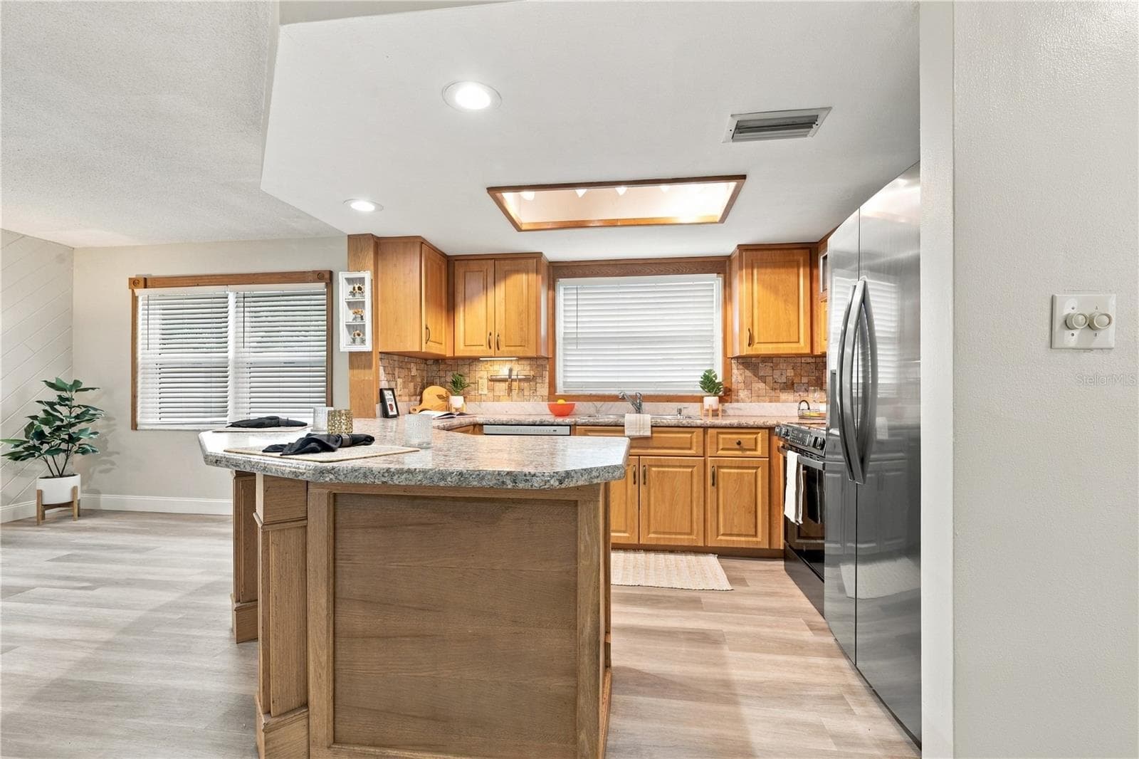 50. Updated Kitchen (9.4 x 12.2') Counter Depth Fridge Keeps the Entry Wide for Multiple Cooks to Enter the Kitchen! - 112 PEACOCK CIR, SAFETY HARBOR