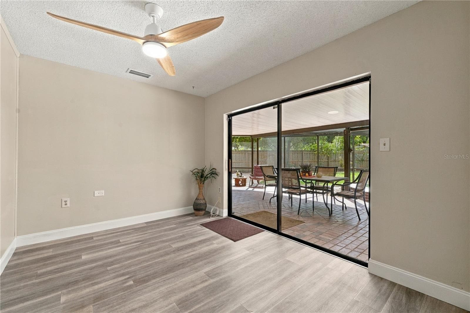 57. BONUS ROOM: (12.3 x 9.1') Features Oversized Sliders Leading to Lanai! - 112 PEACOCK CIR, SAFETY HARBOR