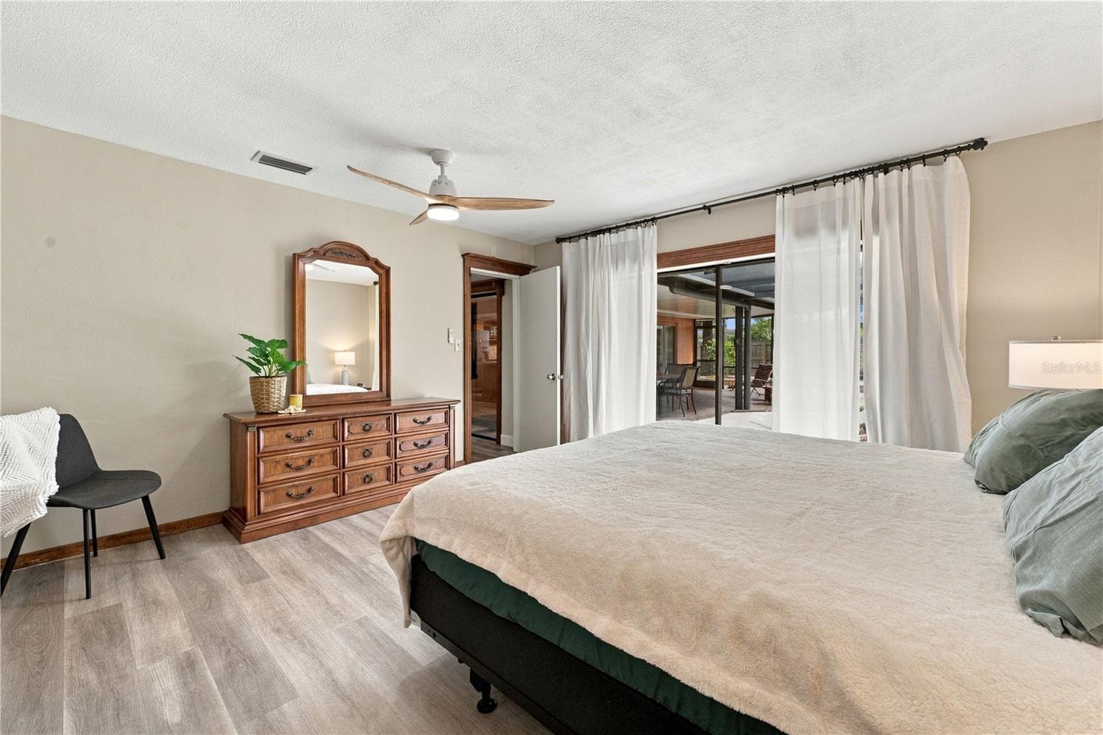 58. Owner's Retreat (14.1 x 14.5') Features Oversized Sliders to Lanai.. View of Hot Tub too.. - 112 PEACOCK CIR, SAFETY HARBOR