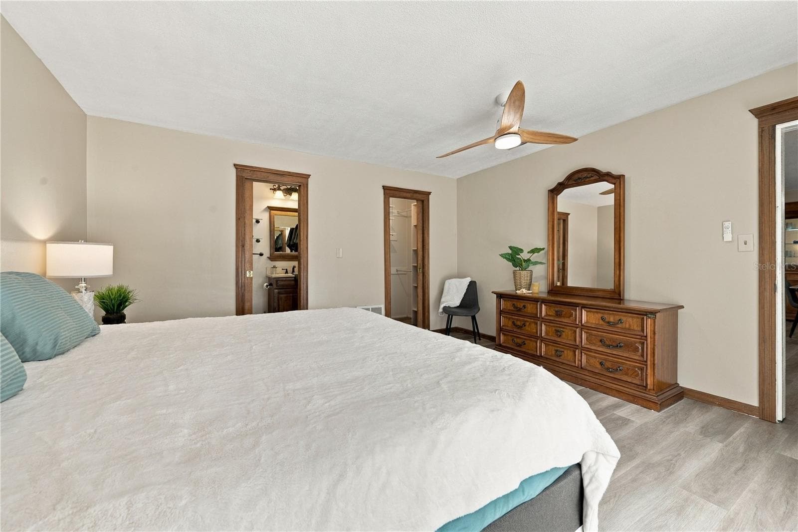 59.Owner's Retreat (14.1 x 14.5') w Ensuite Bathroom & Walk in Closet Already Built Out for YOU! - 112 PEACOCK CIR, SAFETY HARBOR