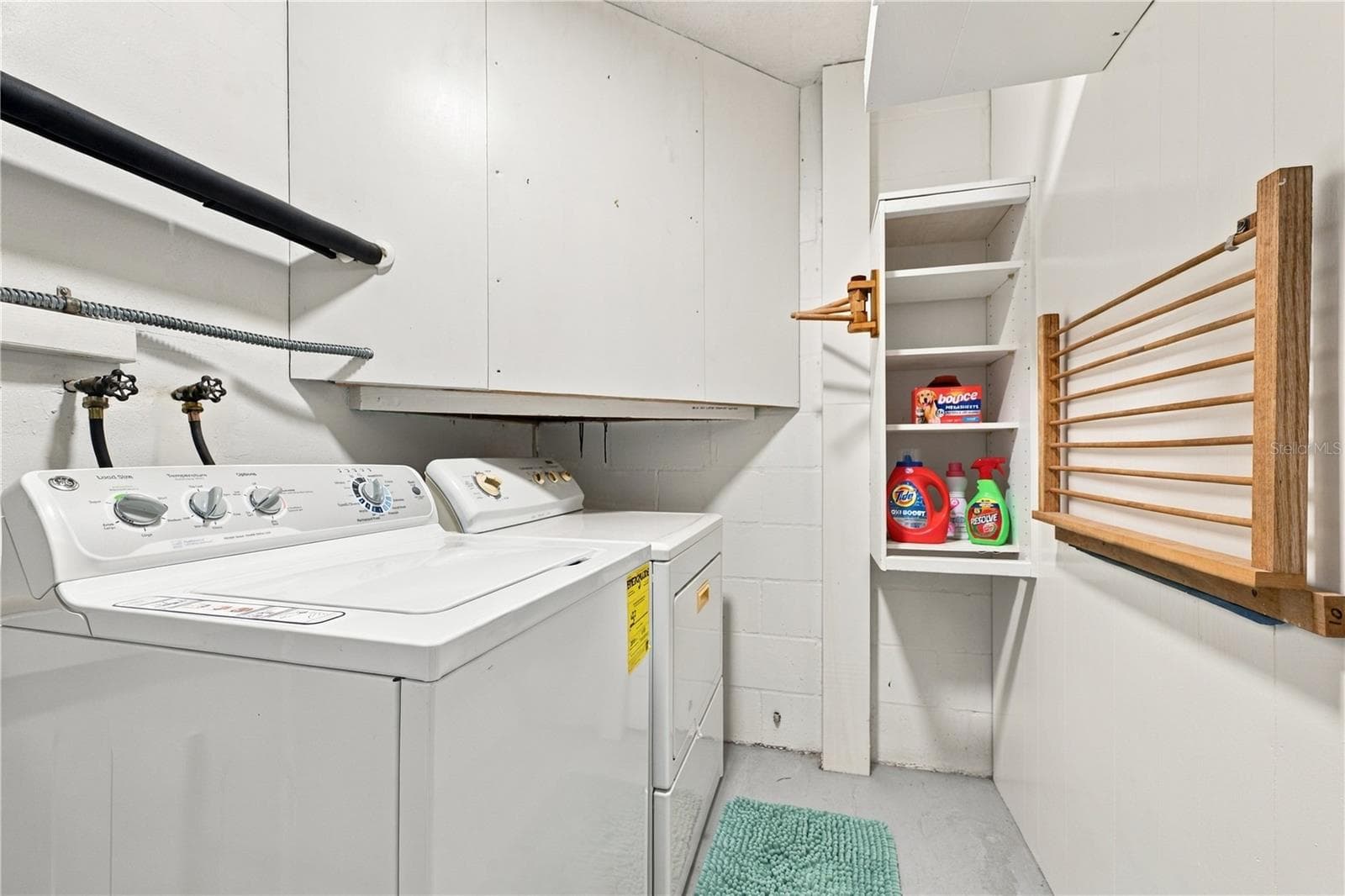68. Laundry Room (9 x 5.8') Includes Washer/Dryer in the Sale.. They Work GREAT! - 112 PEACOCK CIR, SAFETY HARBOR