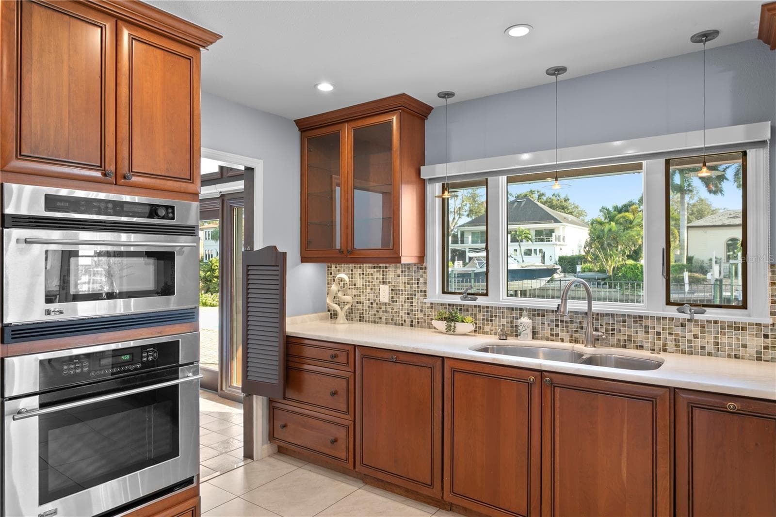 Single Family Residence at 4922 W BAY WAY PL, TAMPA, photo 12 of 45