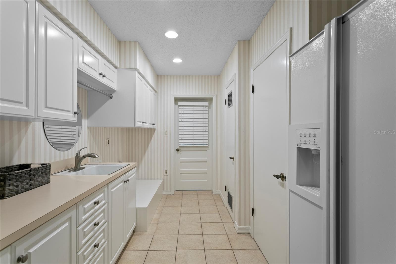 Laundry with half bath - 4922 W BAY WAY PL, TAMPA