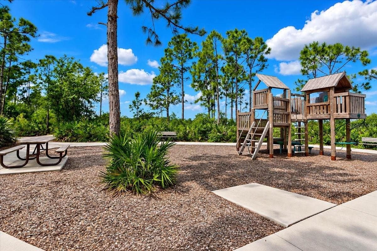 Single Family Residence at 12660 SAGEWOOD DR, VENICE, photo 69 of 91