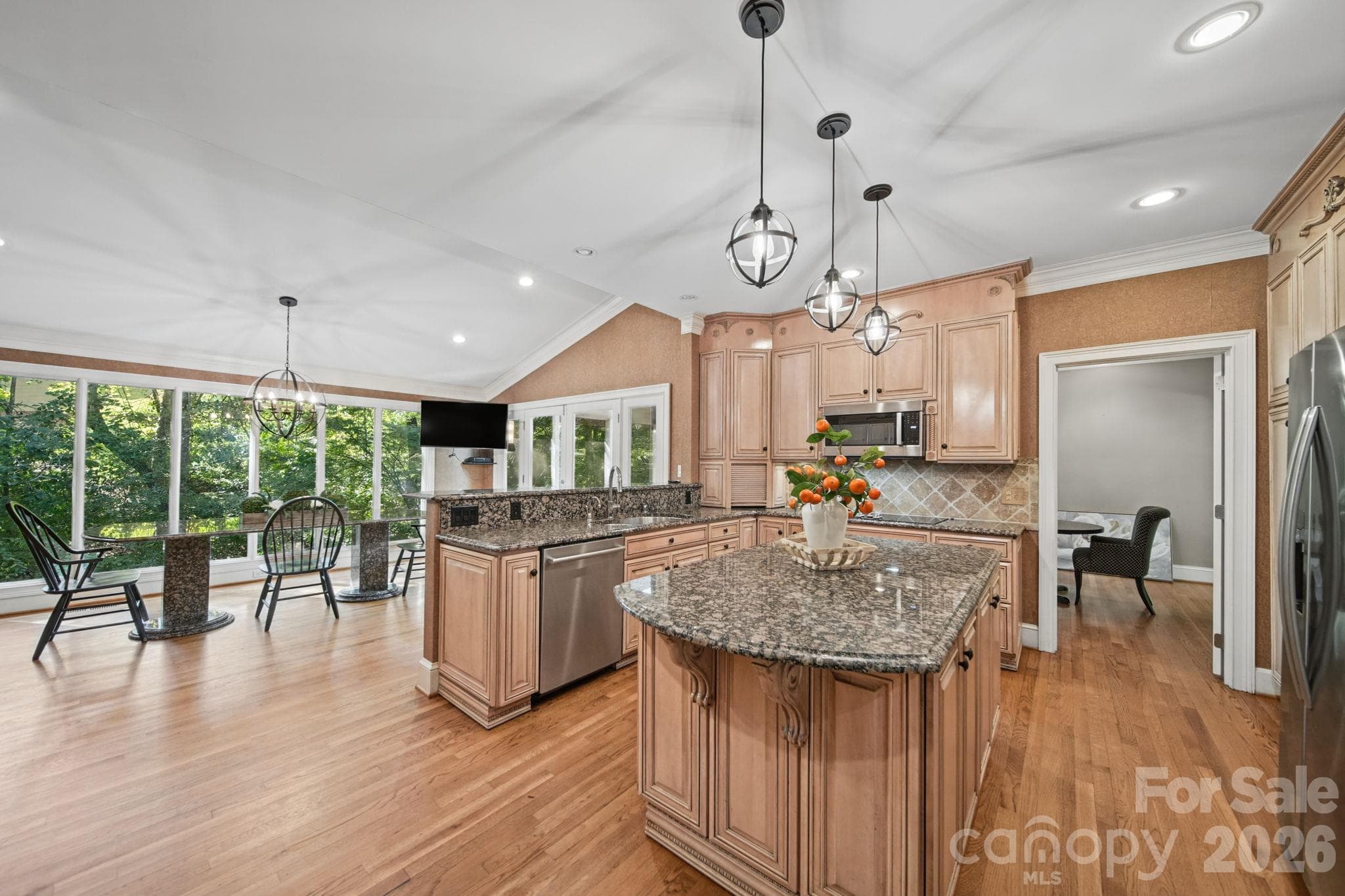 Single Family Residence at 6 Thornwood Court, Lake Wylie, photo 4 of 48