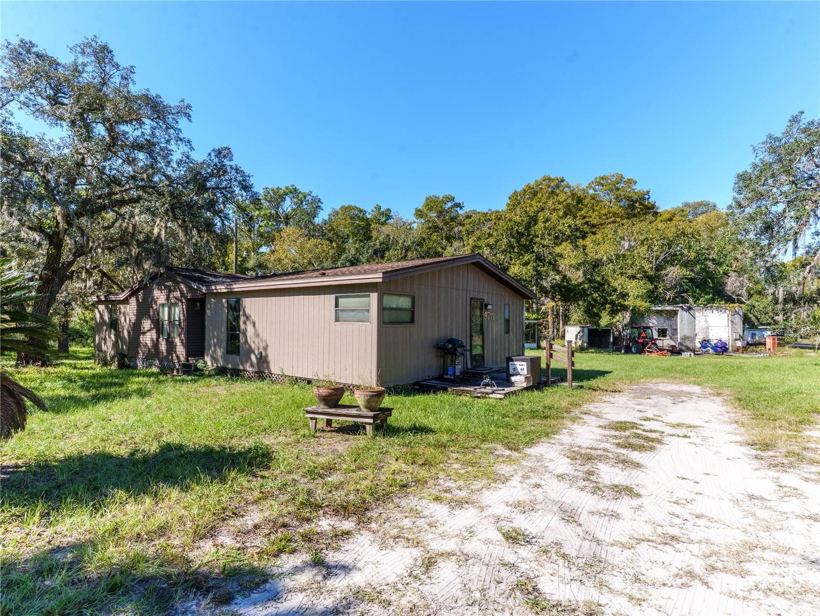 Mobile Home at 9711 ARROW DR, NEW PORT RICHEY, photo 2 of 30