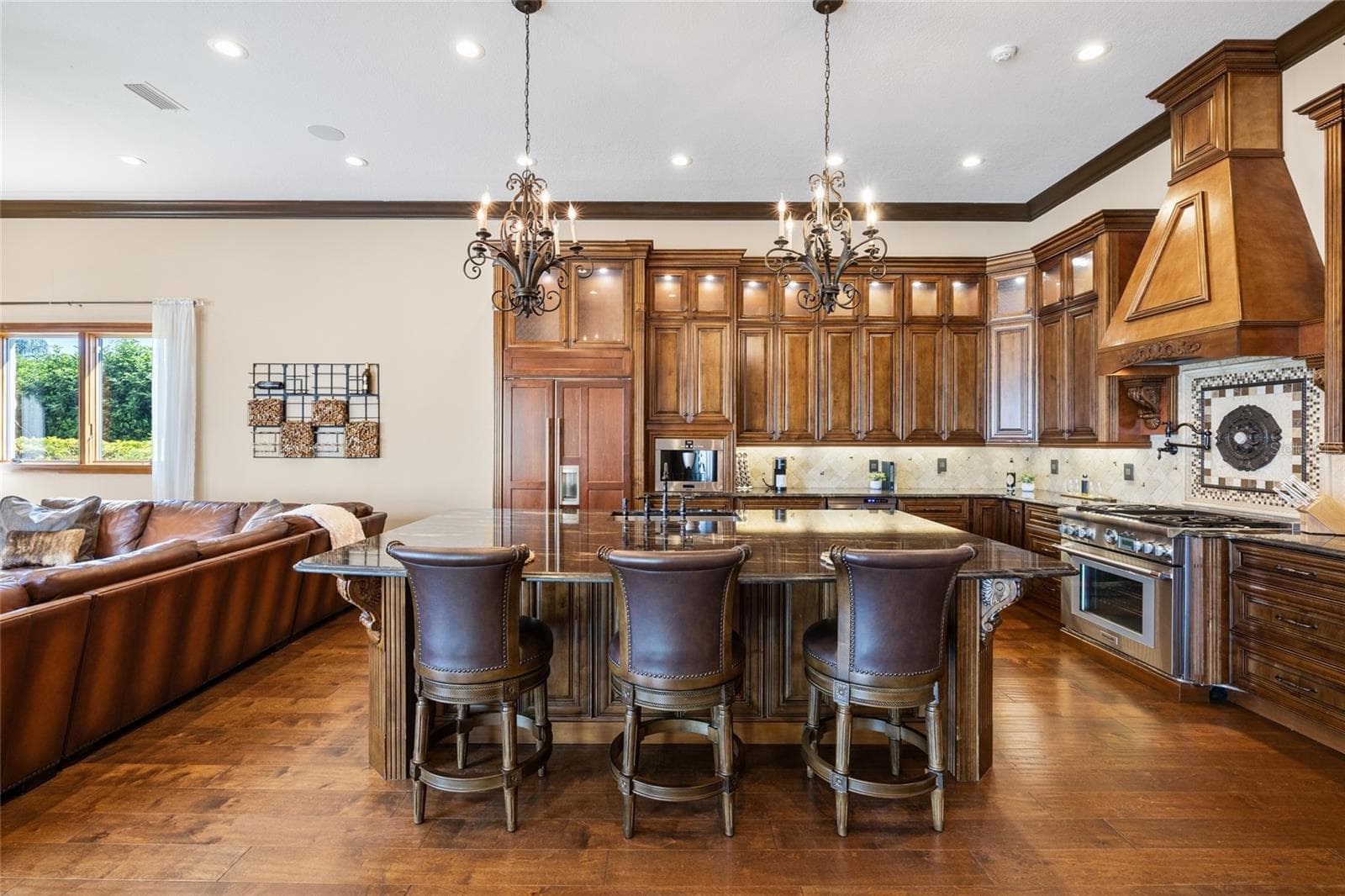 Gourmet kitchen with high end appliances - 9805 COMPASS POINT WAY, TAMPA